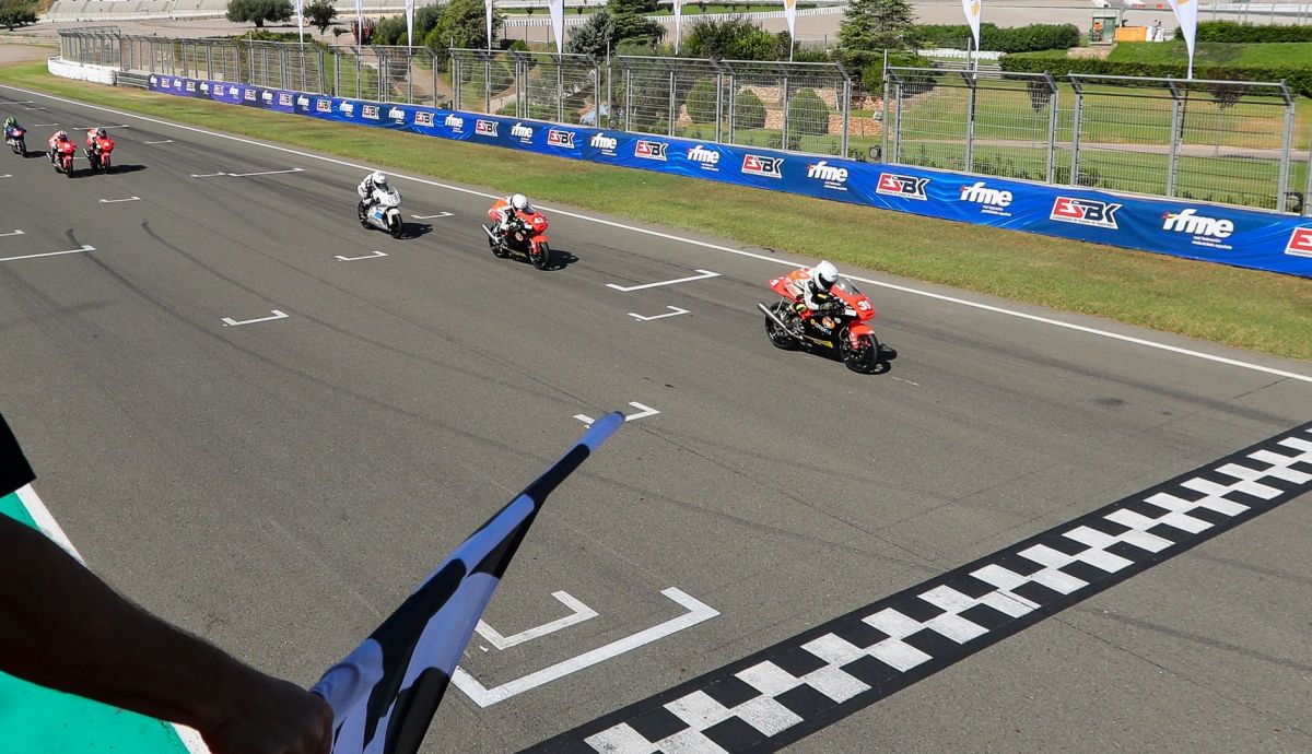 Xabi Zurutuza vence en PreMoto3 ante Hugo Marín y Álvaro Fuertes Xabi Zurutuza vence en PreMoto3 ante Hugo Marín y Álvaro Fuertes