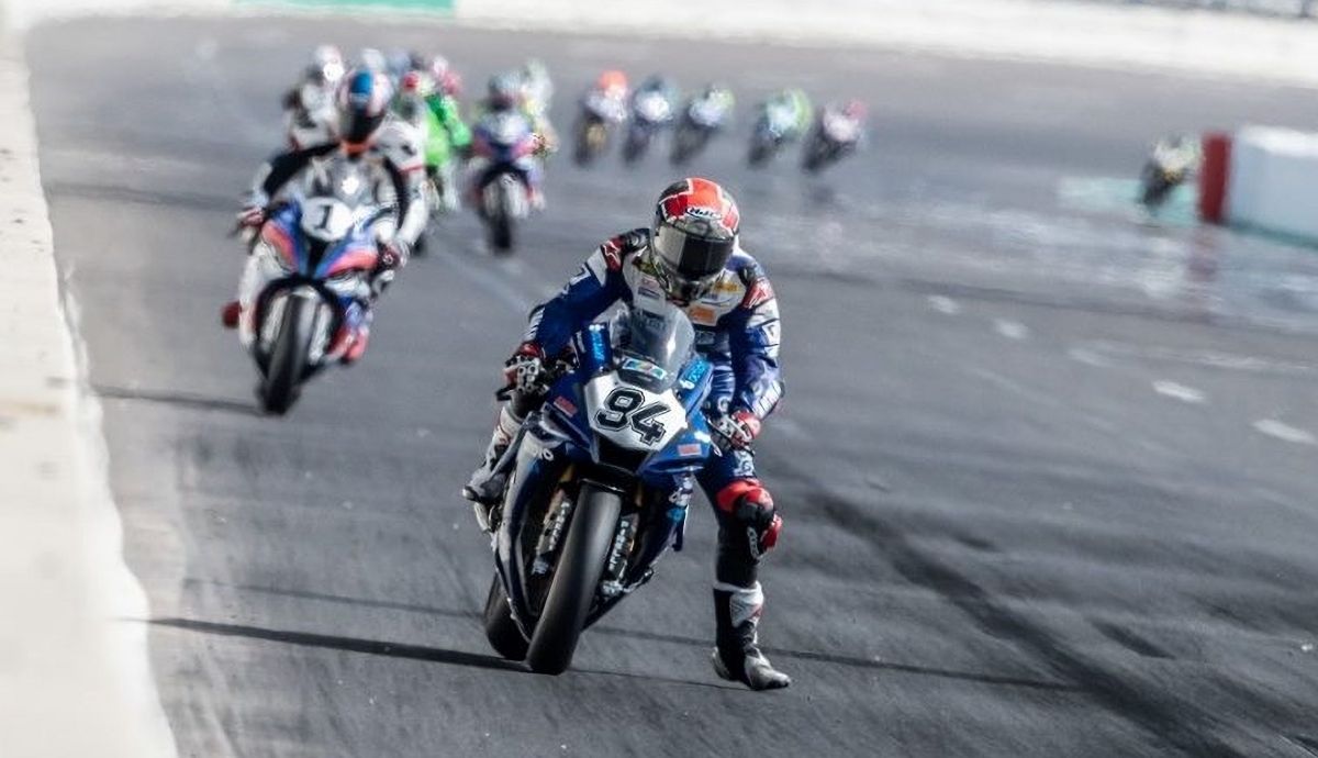 Jonas Folger se paseó en ambas carreras con Ilya Mikhalchik segundo Jonas Folger se paseó en ambas carreras con Ilya Mikhalchik segundo