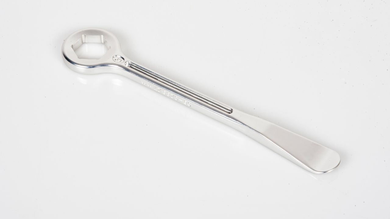 Desmontable de rueda con llave