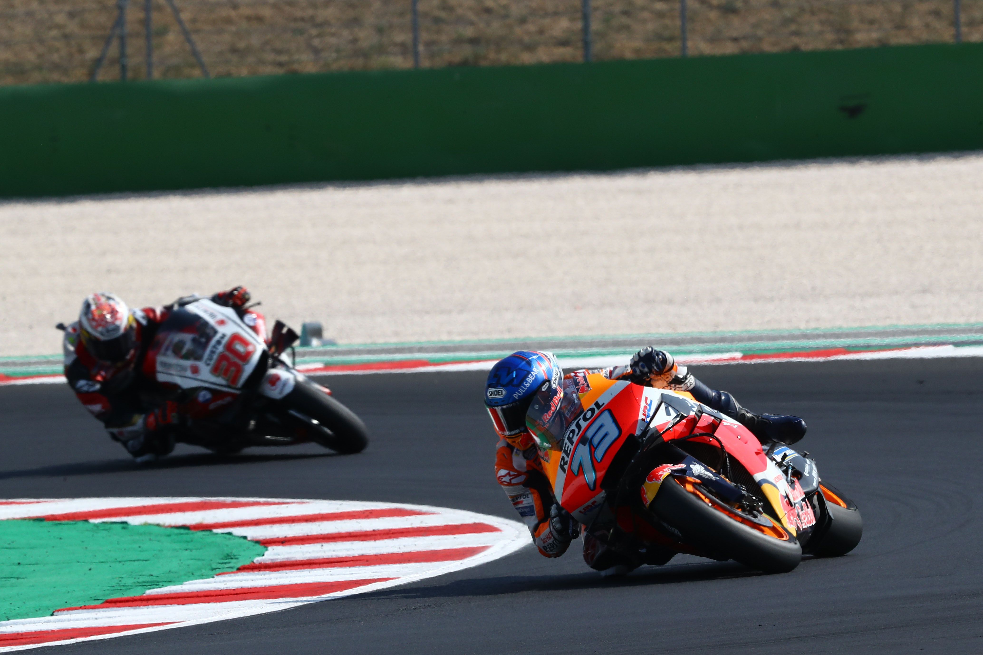 Álex Márquez mantuvo a raya a Nakagami gran parte del GP de Emilia-Romaña.