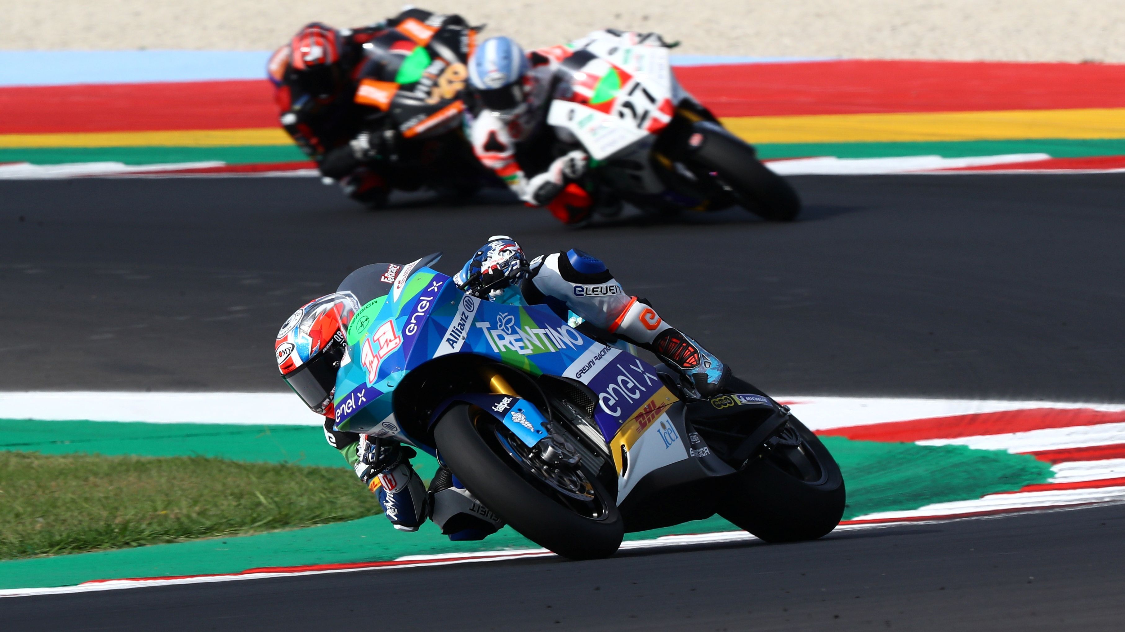 Matteo Ferrari se escapa de Mattia Casadei y Jordi Torres