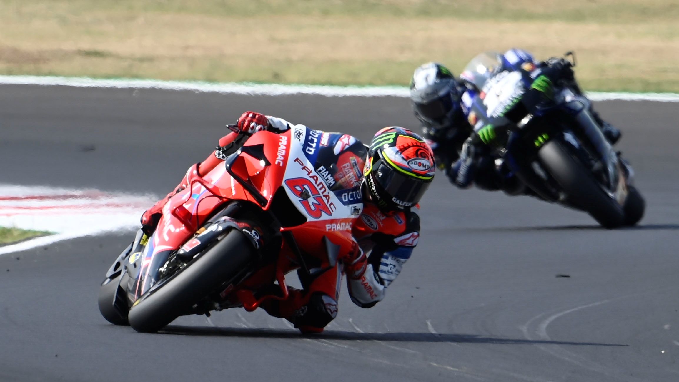 Pecco Bagnaia se escapa de Maverick Viñales