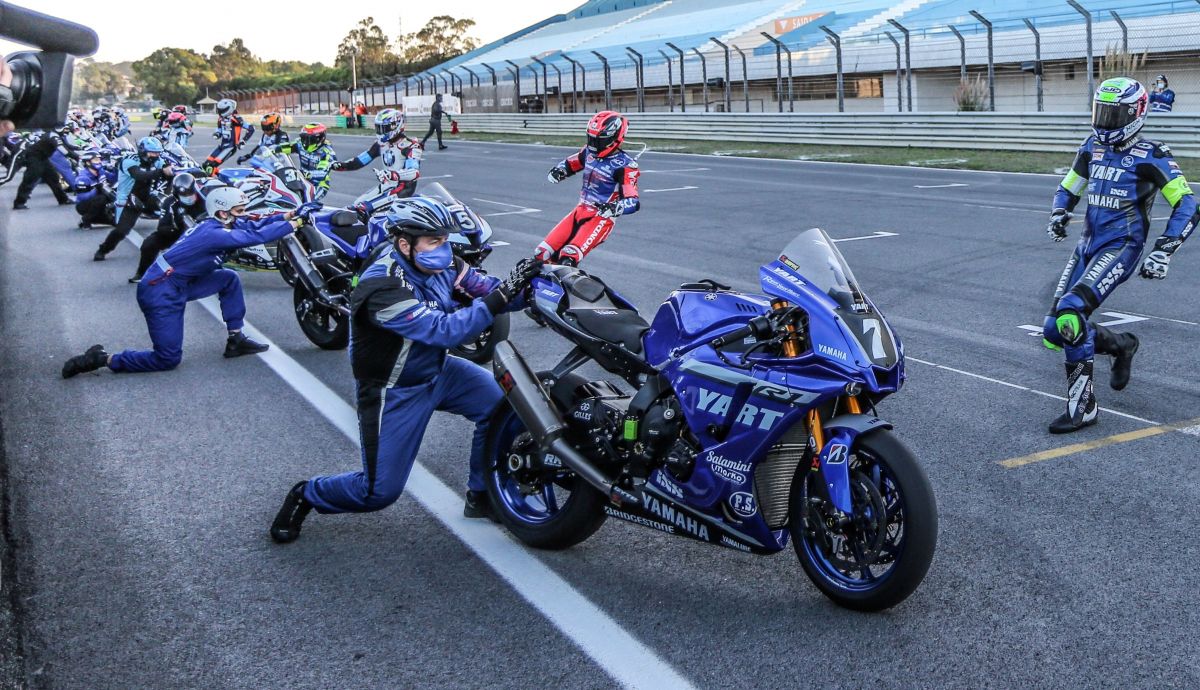Momento de la salida de las 12 horas de Estoril Momento de la salida de las 12 horas de Estoril