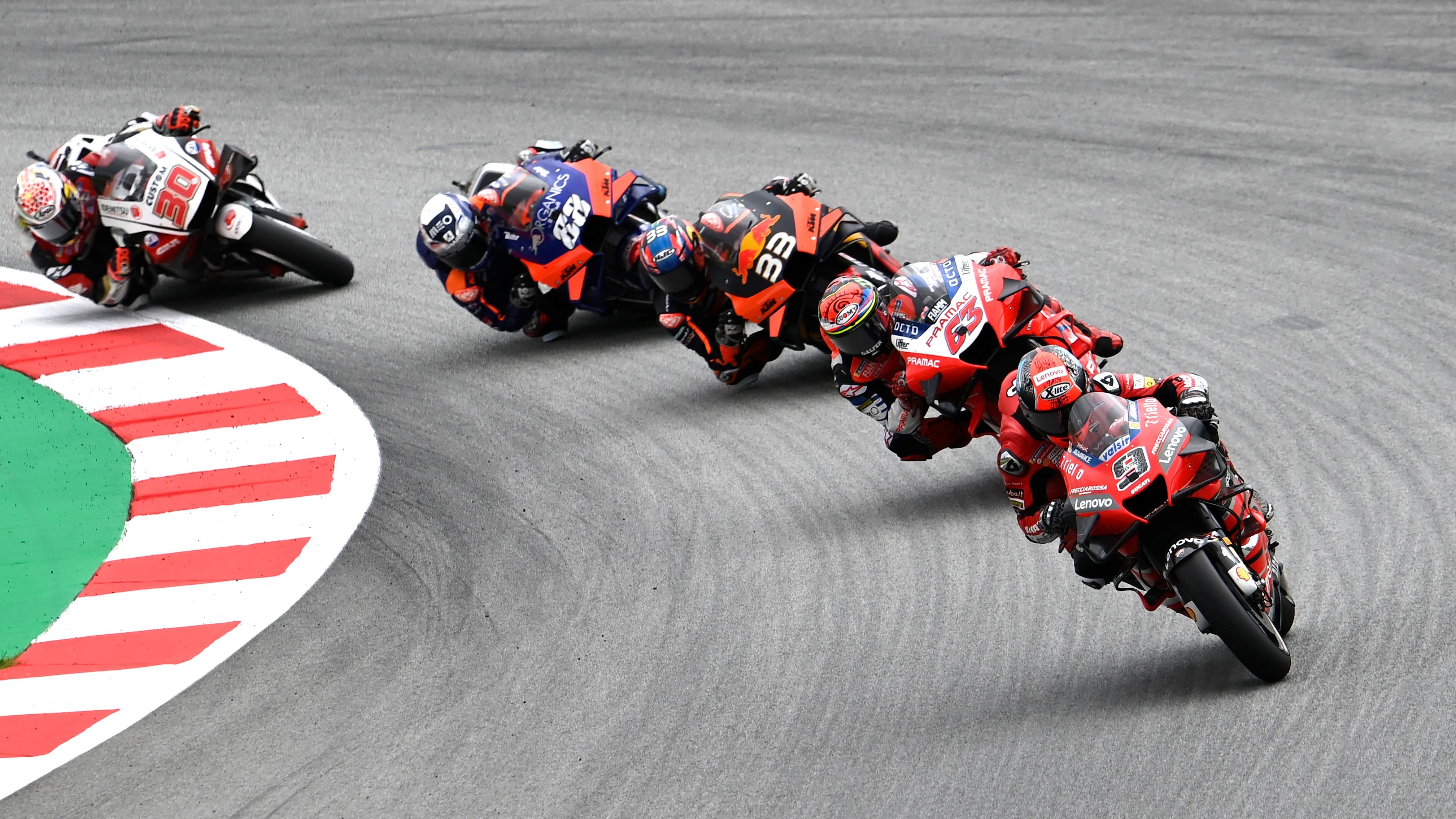 Danilo Petrucci lidera un grupo con Pecco Bagnaia, Brad Binder, Miguel Oliveira y Takaaki Nakagami