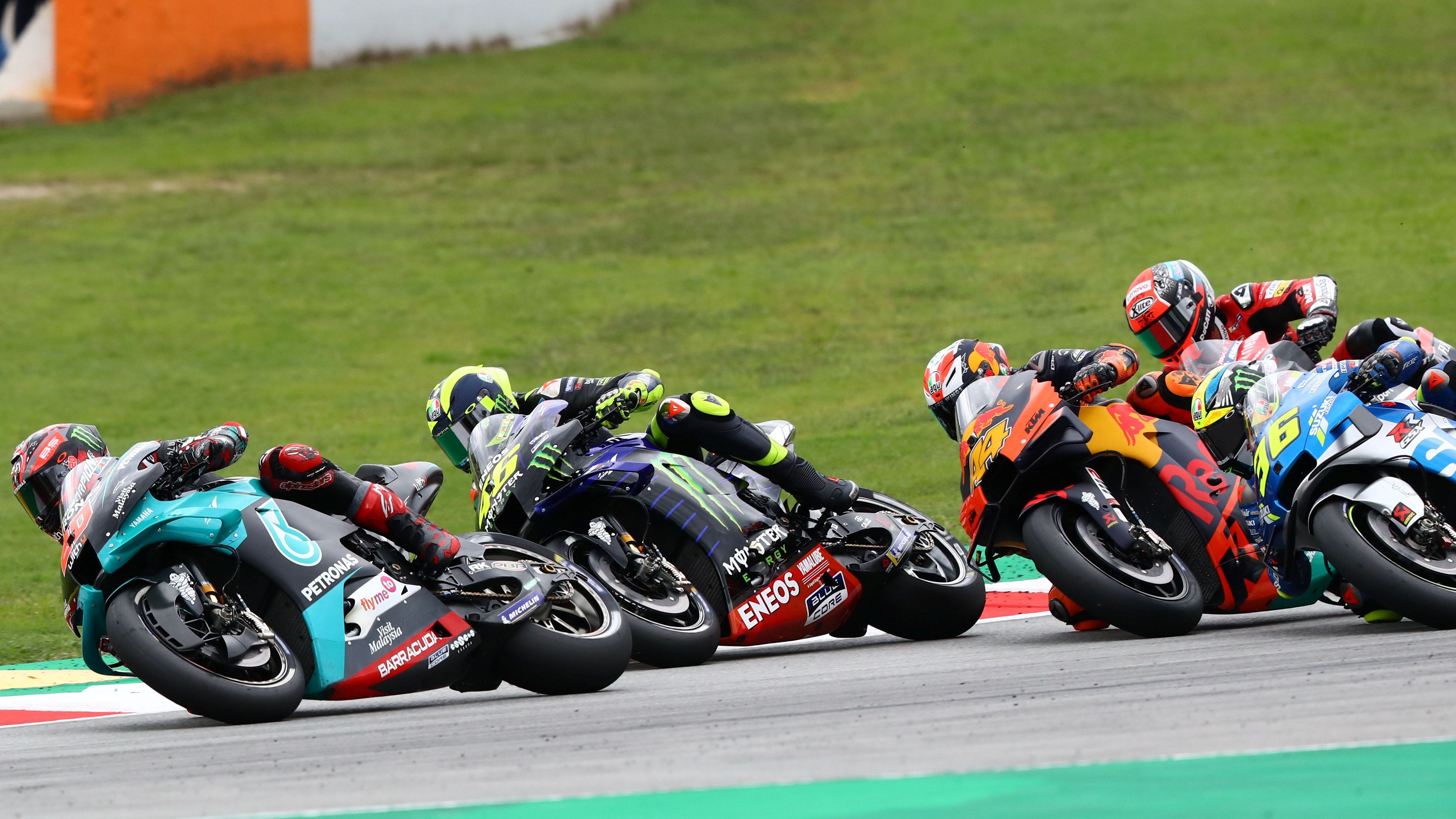 Fabio Quartararo seguido por Valentino Rossi, Pol Espargaró y Joan Mir