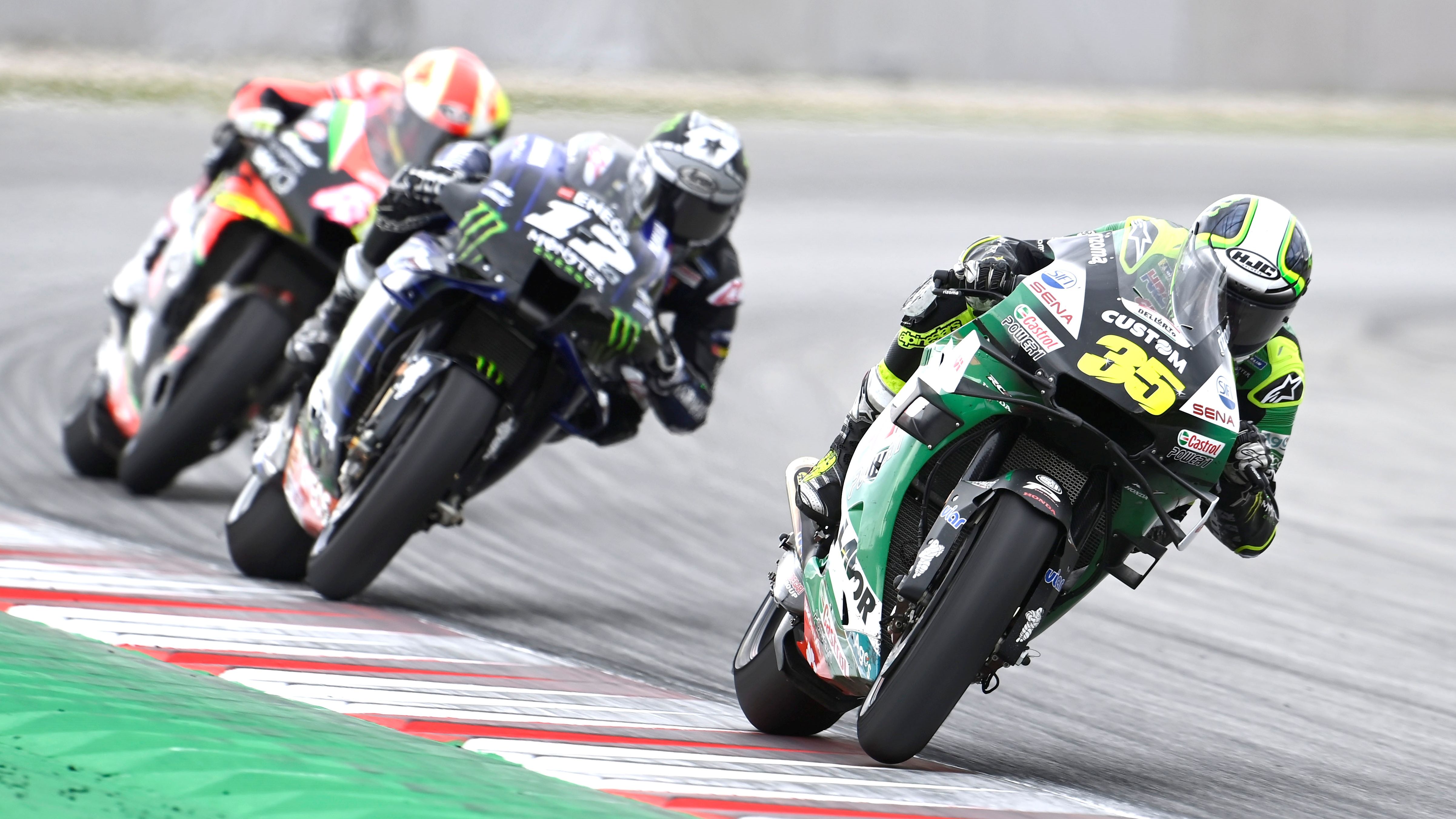 Maverick Viñales pasó bastantes vueltas detrás de Cal Crutchlow