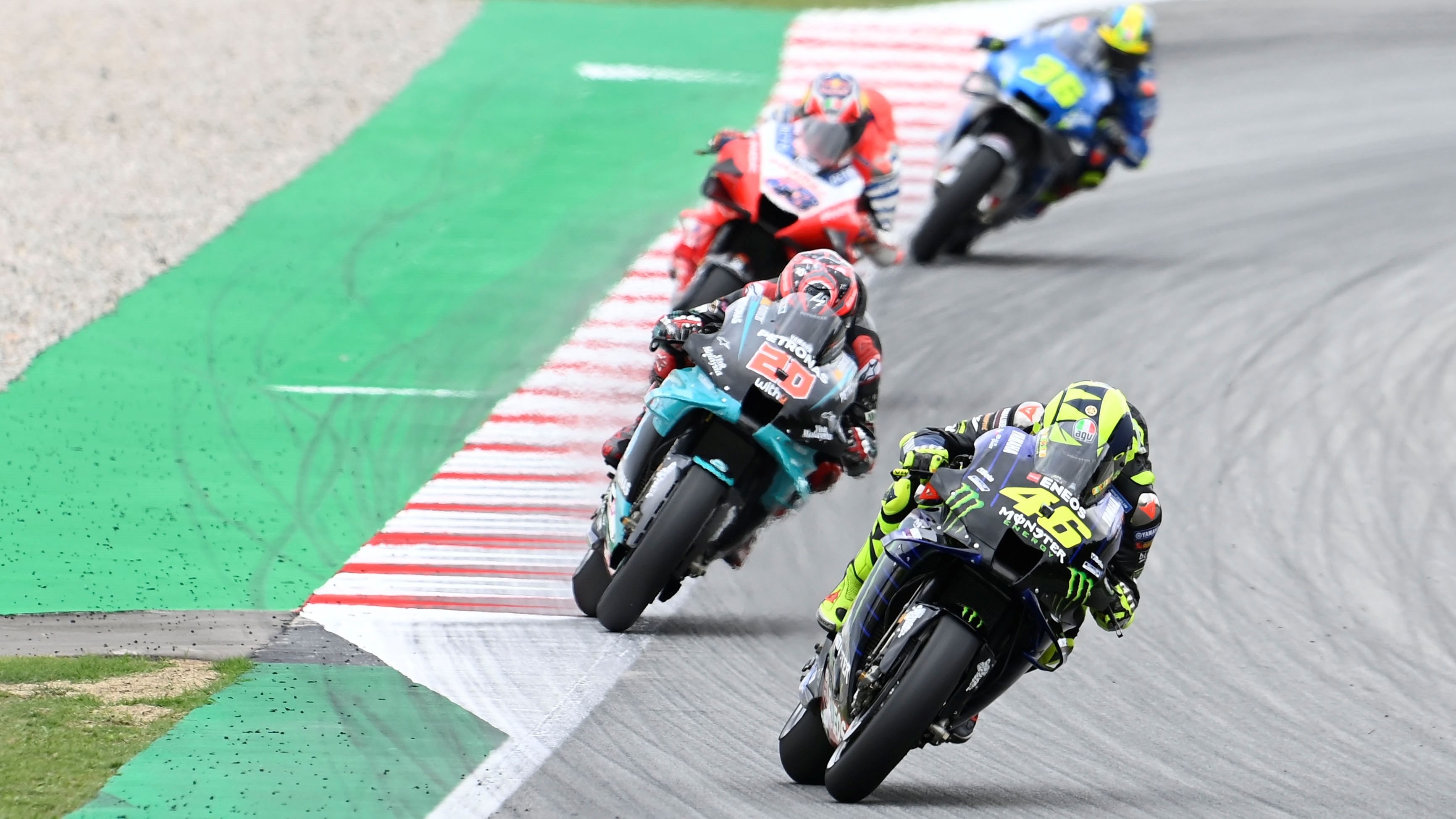 Valentino Rossi perseguido por Fabio Quartararo, Jack Miller y Joan Mir