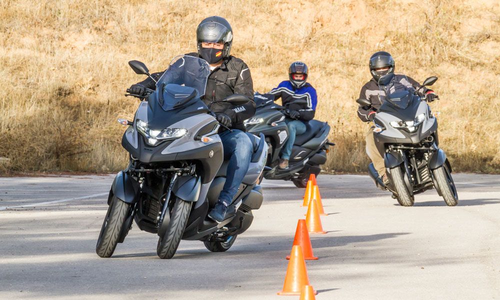 Toma de contacto con la Tricity 300  en circuito cerrado