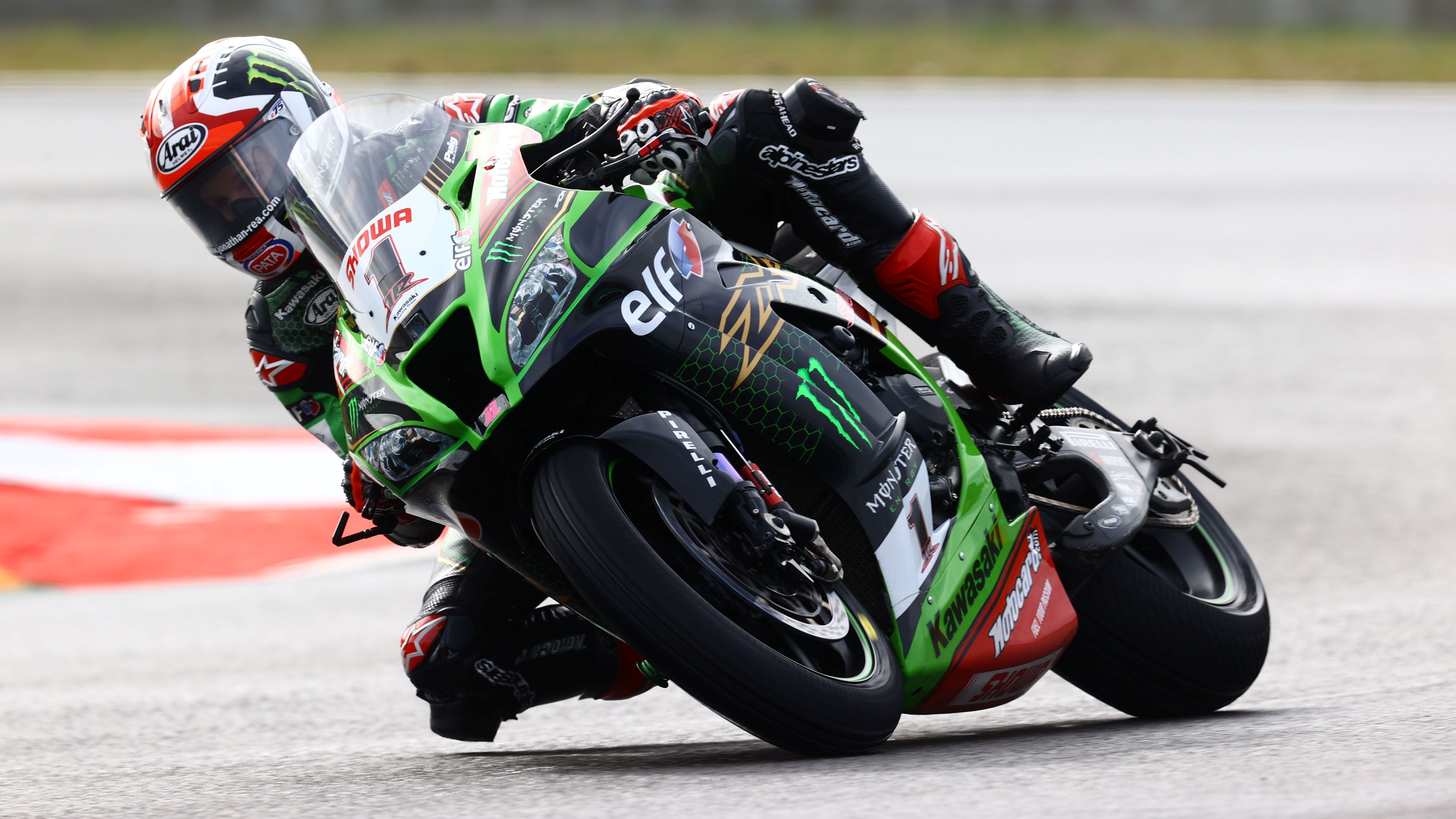 Jonathan Rea sigue dominando en mojado y ya acaricia el título