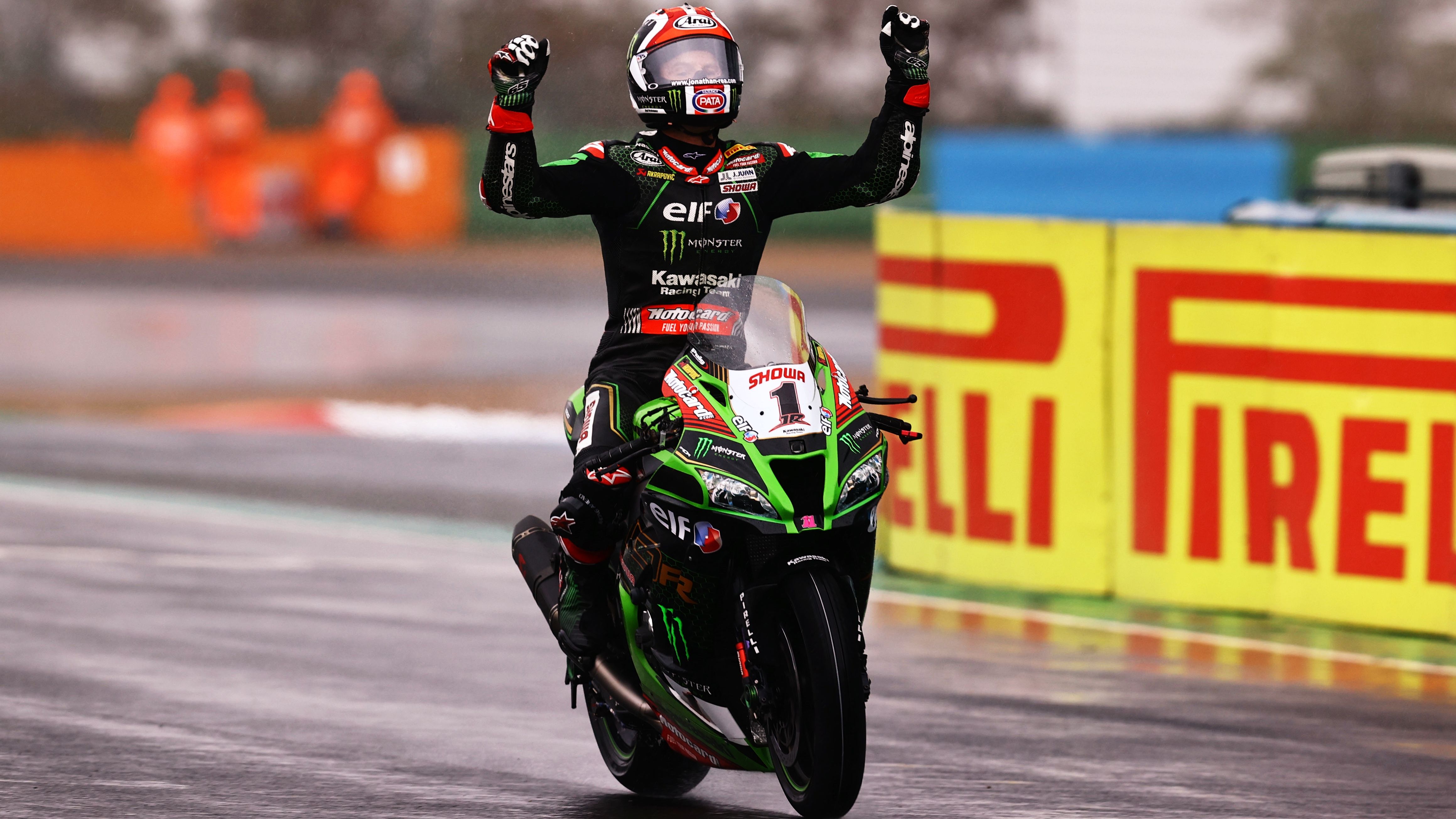 Jonathan Rea celebrando su sexto título mundial de Superbike en Magny-Cours
