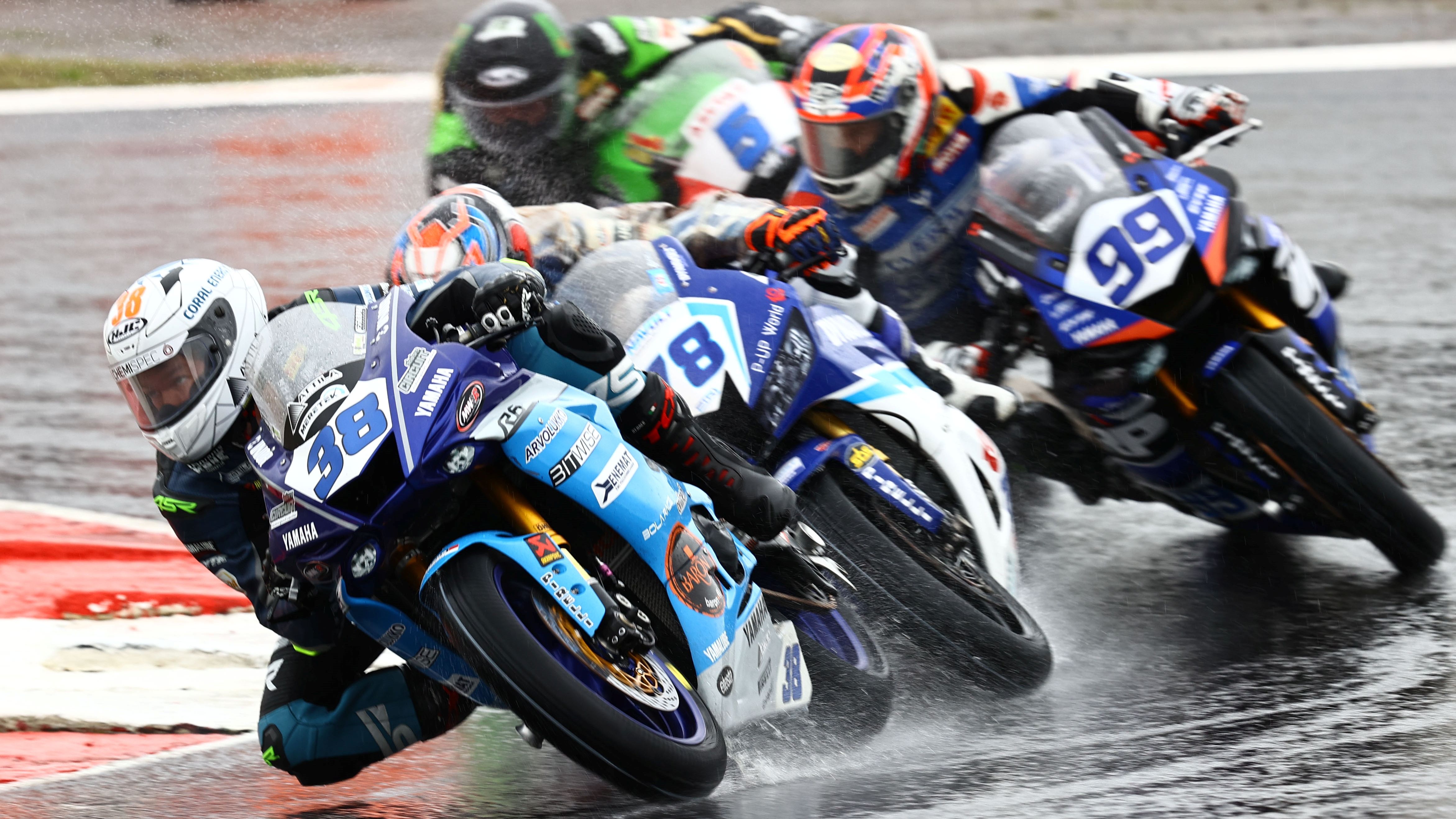Hannes Soomer delante de Hikari Okubo, Danny Webb y Philipp Oettl