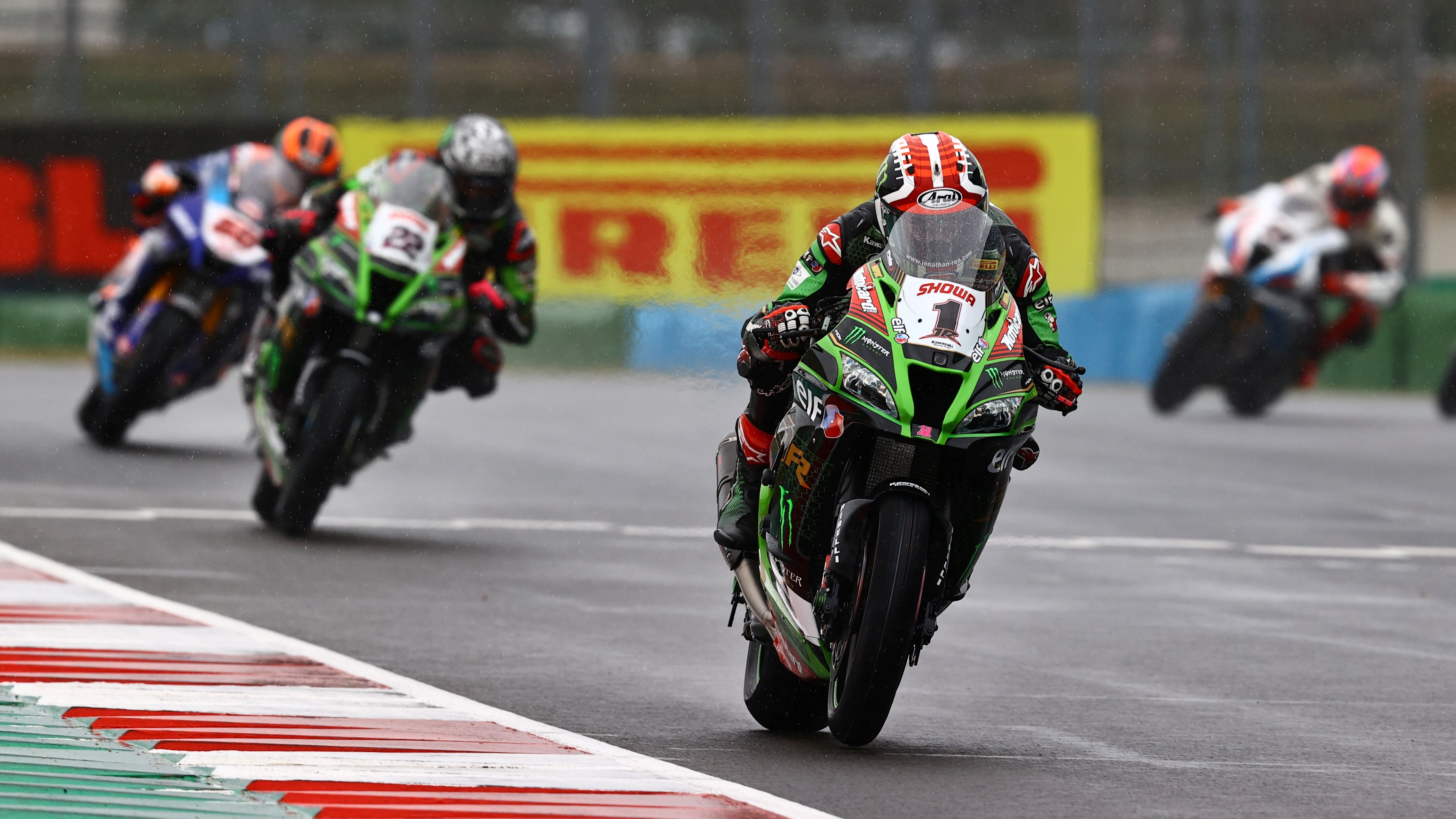 Jonathan Rea se escapa de su compañero Alex Lowes