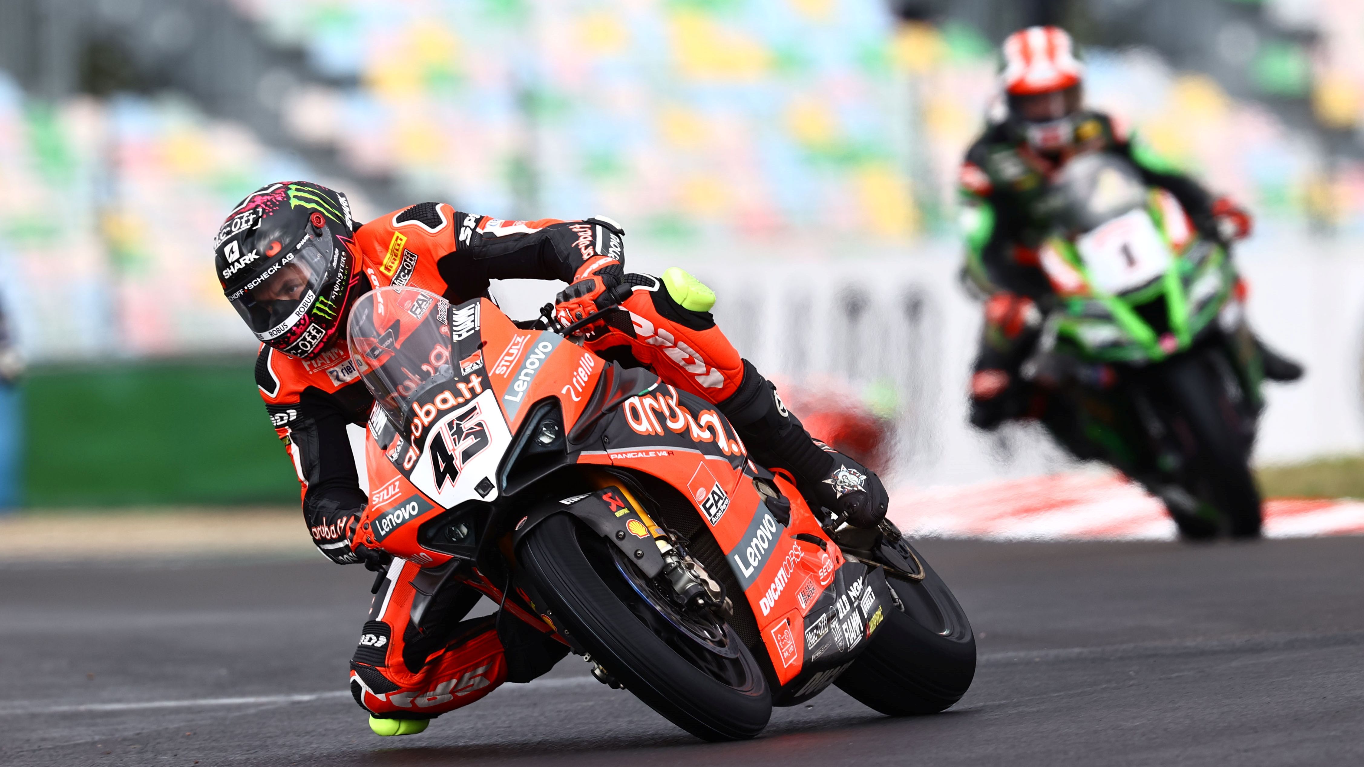 Scott Redding se marcha de Jonathan Rea