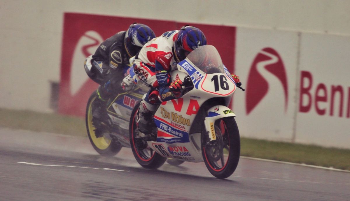 Harvey Claridge ganó la primera carrera ante el líder Eddie O'Shea