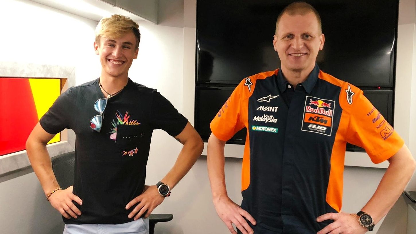 Jaume Masià junto a Aki Ajo, el que será su jefe en Moto3 2021