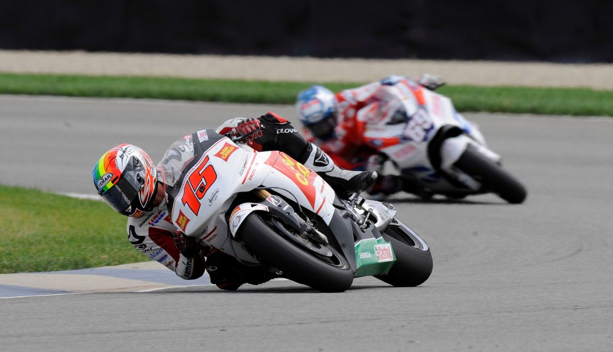 Alex De Angelis se escapa de Nicky Hayden rumbo a su único podio en MotoGP en Indy 2009 Alex De Angelis se escapa de Nicky Hayden rumbo a su único podio en MotoGP en Indy 2009