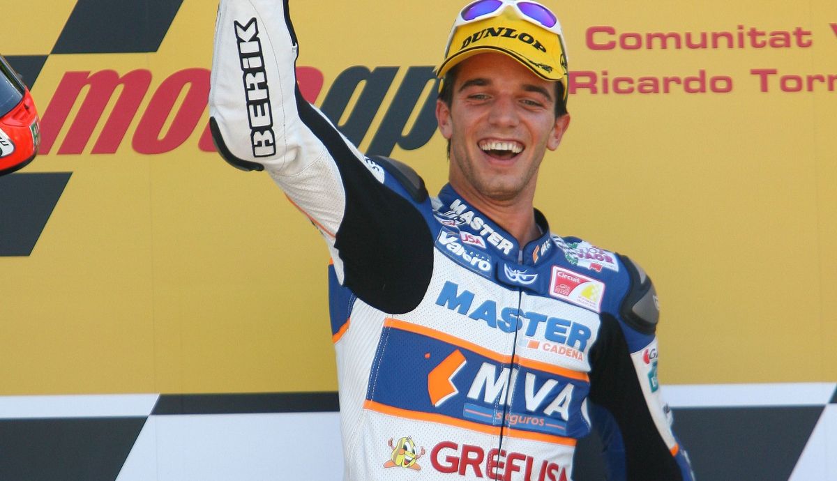 Alex De Angelis festeja su primer triunfo en 250cc, logrando en Valencia 2006 Alex De Angelis festeja su primer triunfo en 250cc, logrando en Valencia 2006