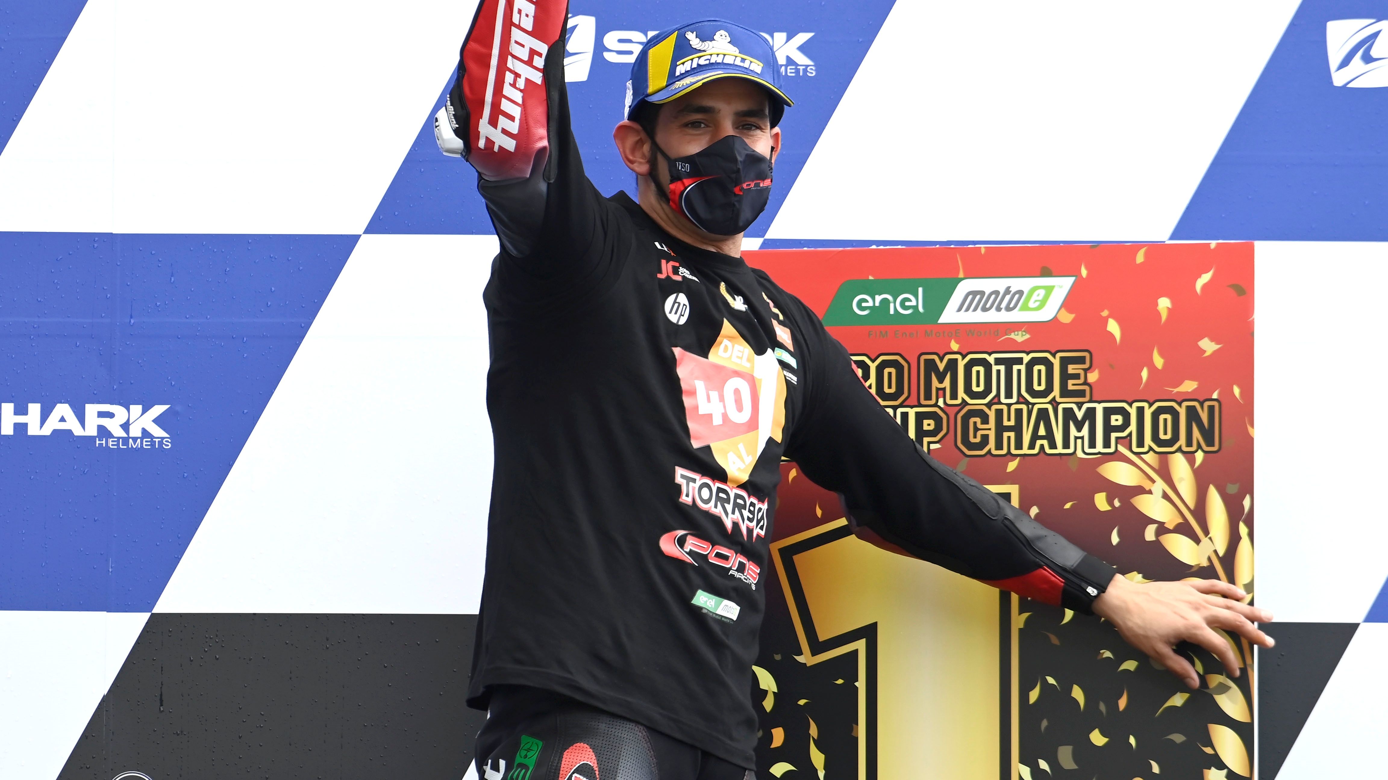 Jordi Torres celebra su título en la Copa del Mundo de MotoE 2020