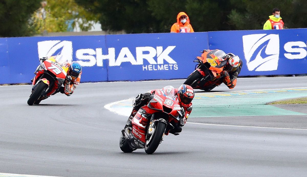 Danilo Petrucci perseguido por Álex Márquez y Pol Espargaró Danilo Petrucci perseguido por Álex Márquez y Pol Espargaró