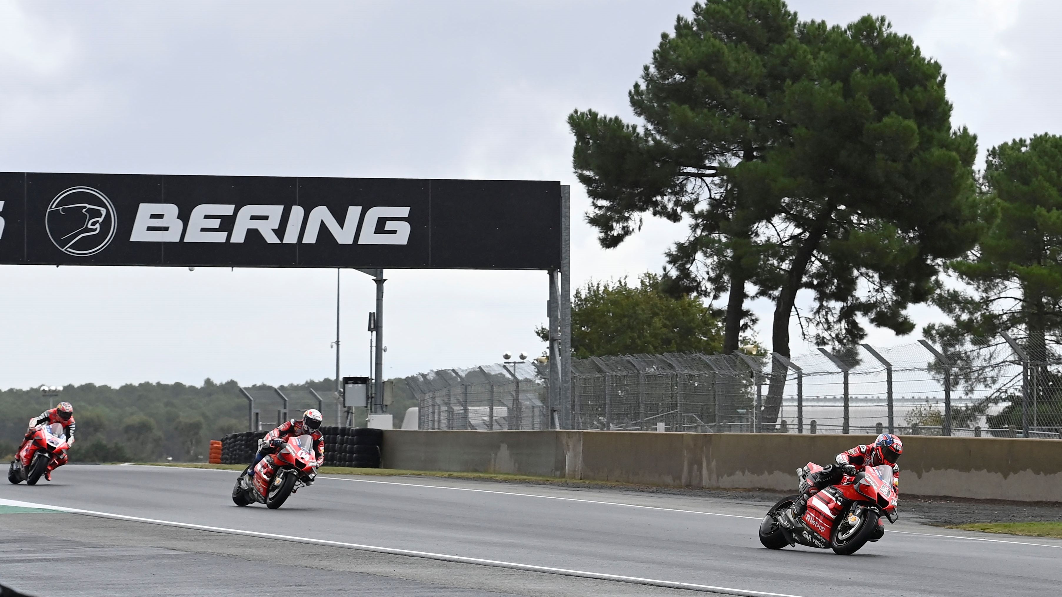 Danilo Petrucci, Andrea Dovizioso y Jack Miller hicieron soñar a Ducati con su primer triplete