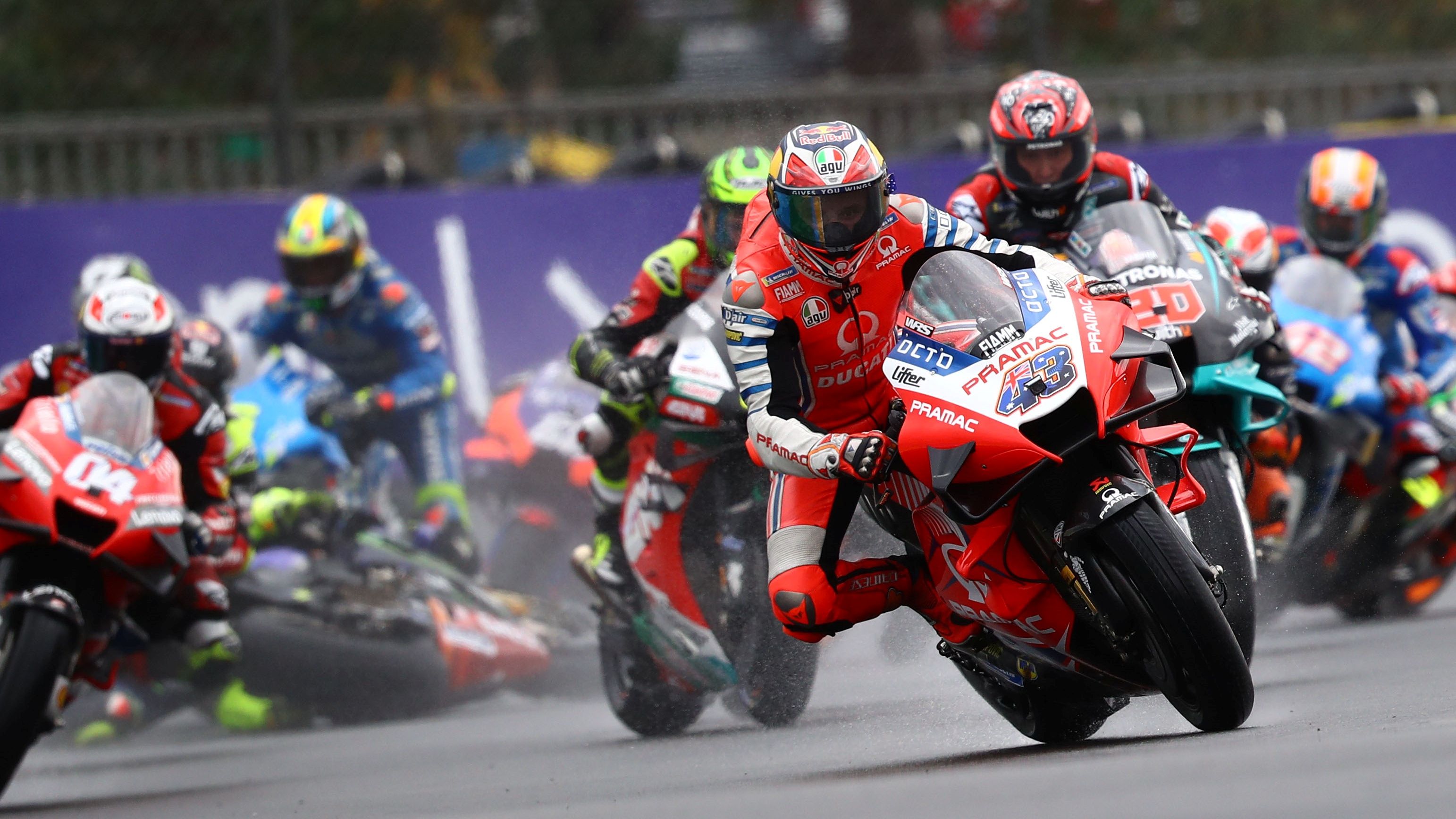 Jack Miller lidera en la salida por delante de Fabio Quartararo