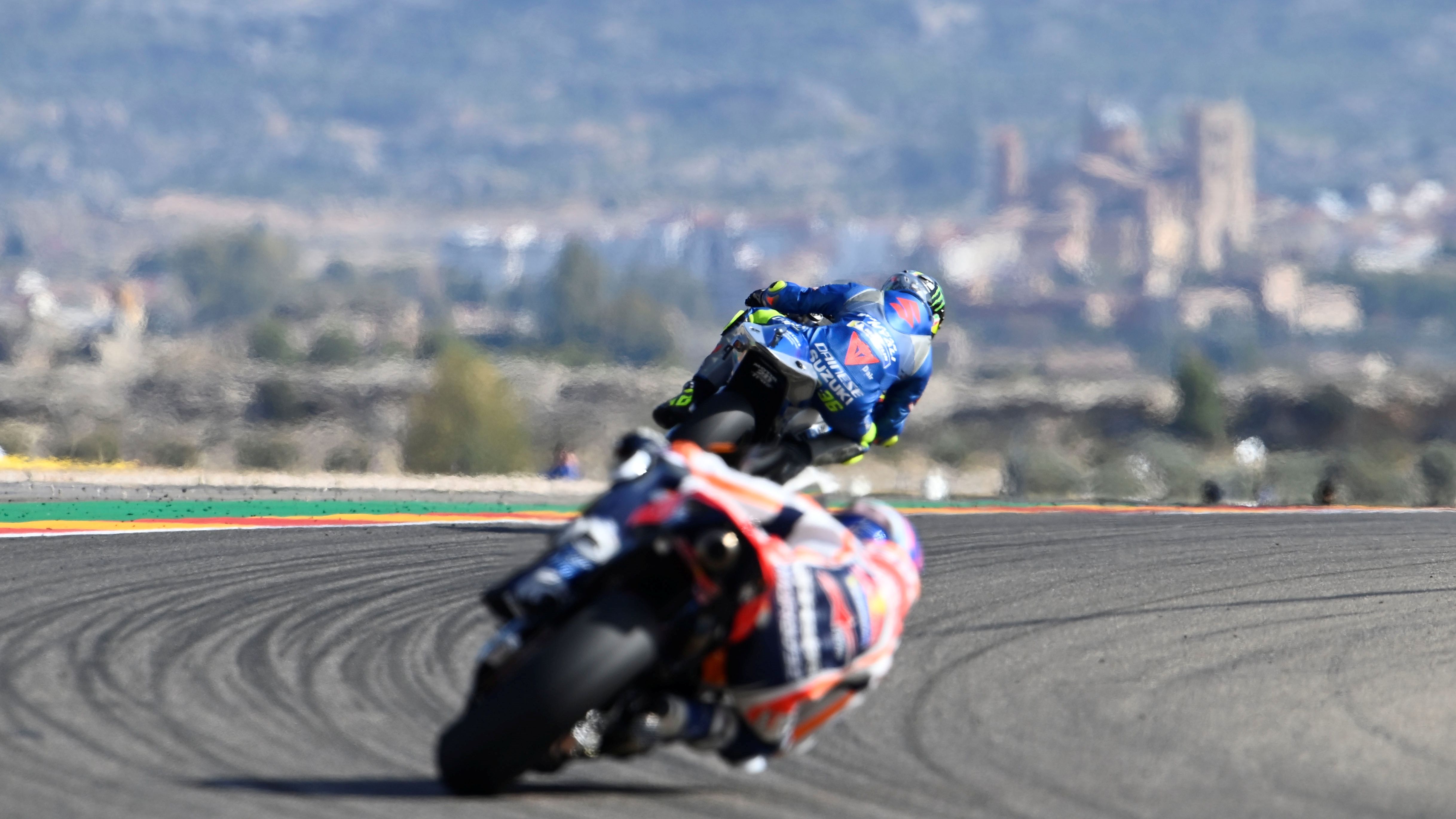 Álex Márquez en la persecución a Joan Mir en el GP de Aragón de MotoGP 2020.