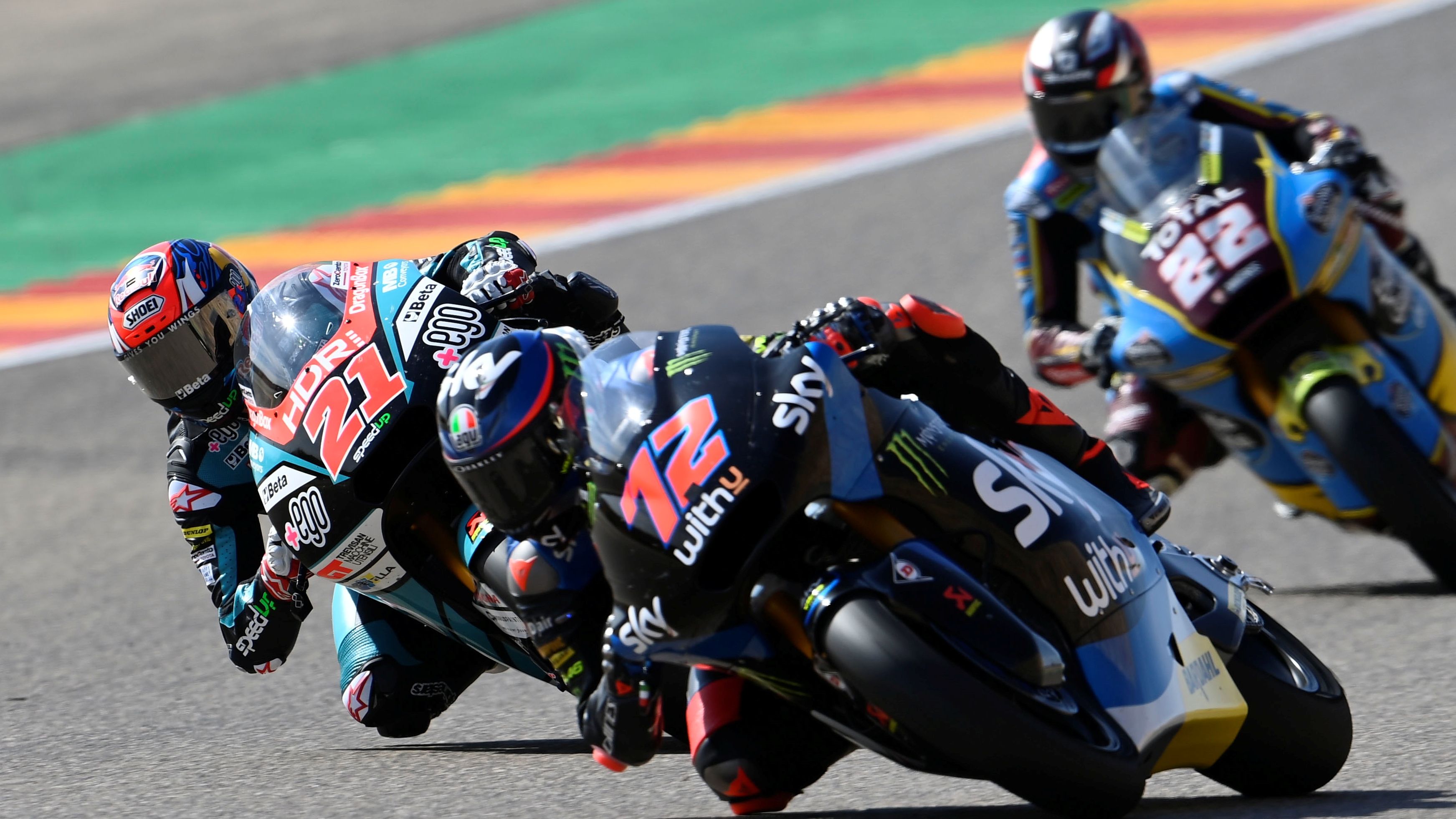 Marco Bezzecchi seguido por Fabio Di Giannantonio y Alex Lowes