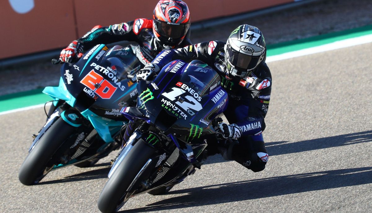 Maverick Viñales se cuela ante Fabio Quartararo Maverick Viñales se cuela ante Fabio Quartararo