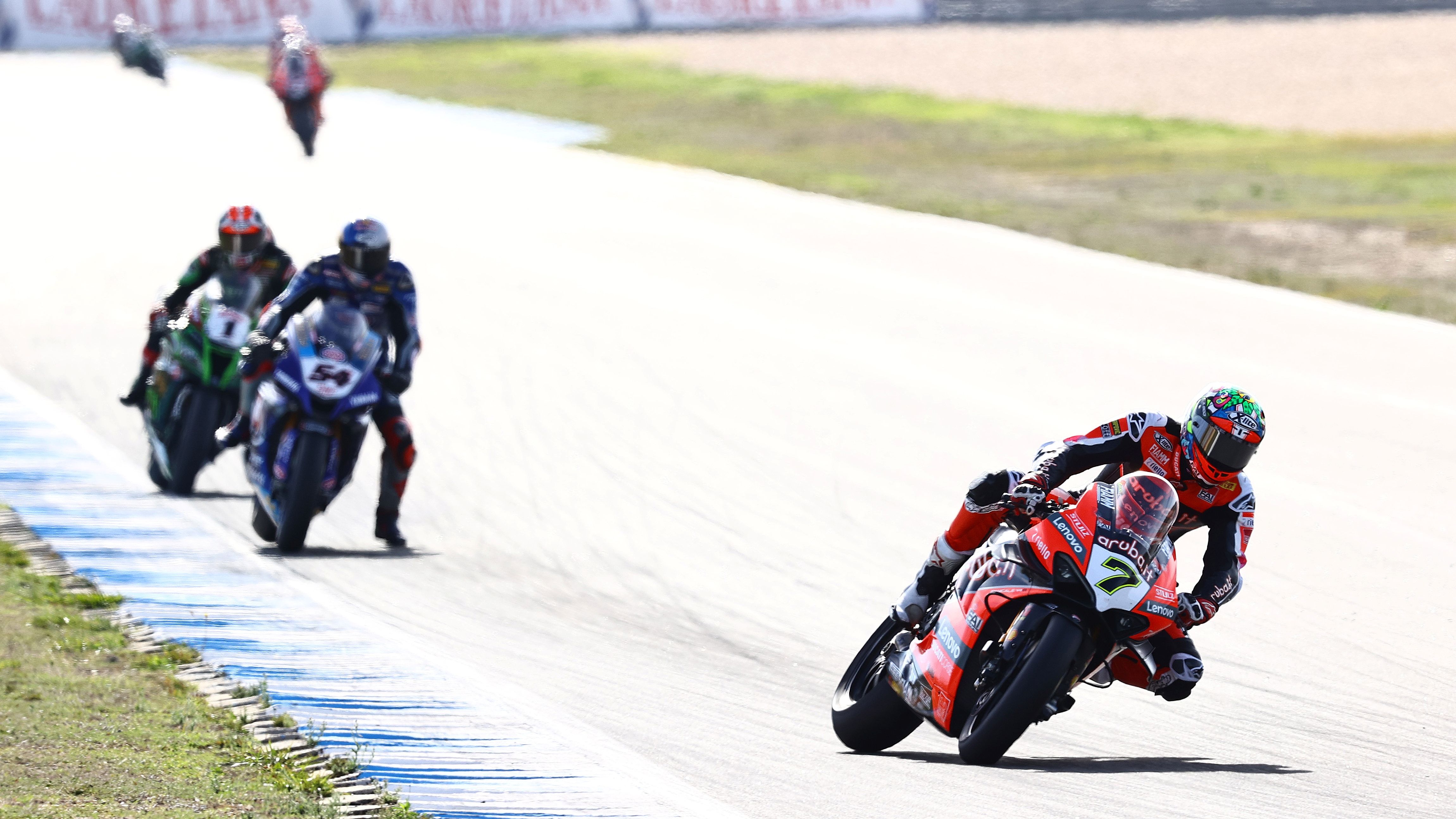 Chaz Davies se va de Toprak Razgatlioglu y Jonathan Rea