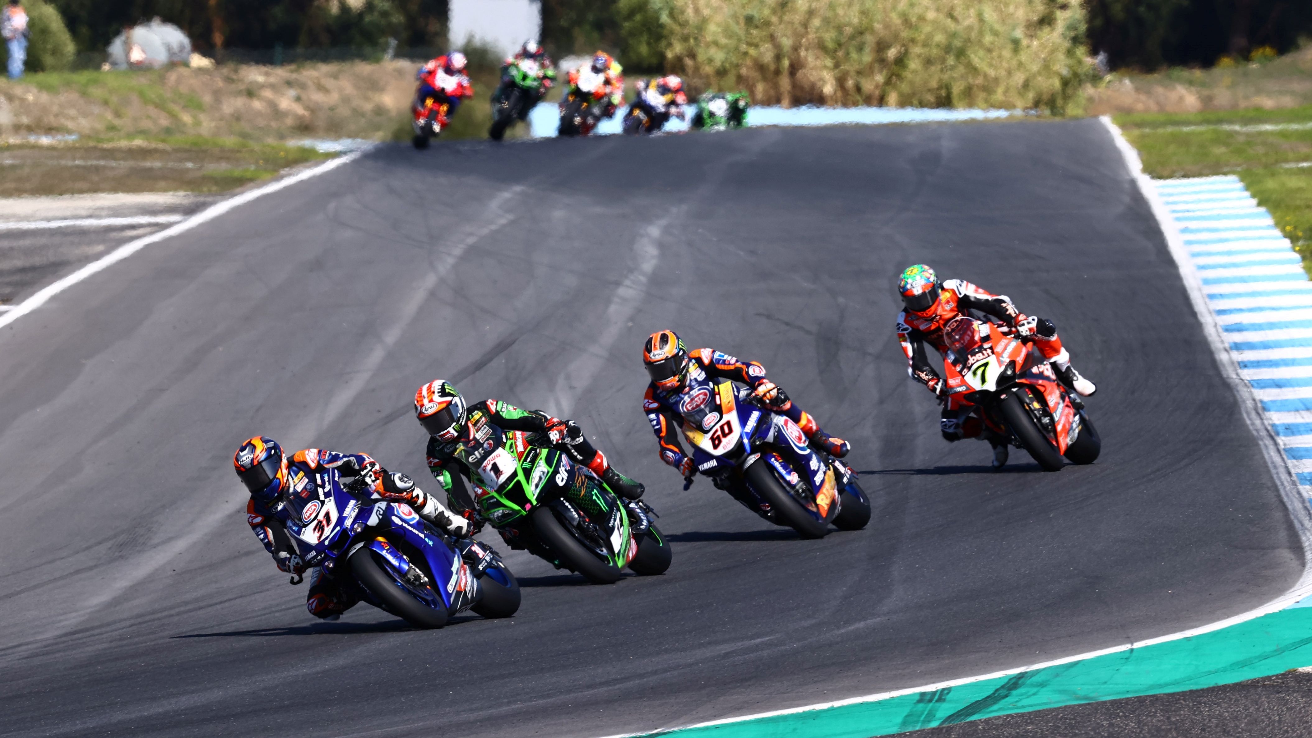 Garrett Gerloff seguido por Jonathan Rea, Michael VD Mark y Chaz Davies
