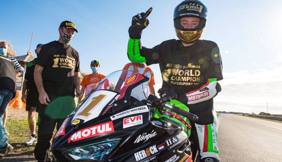 Jeffrey Buis con el 1 que le acredita como campeón del mundo Jeffrey Buis con el 1 que le acredita como campeón del mundo