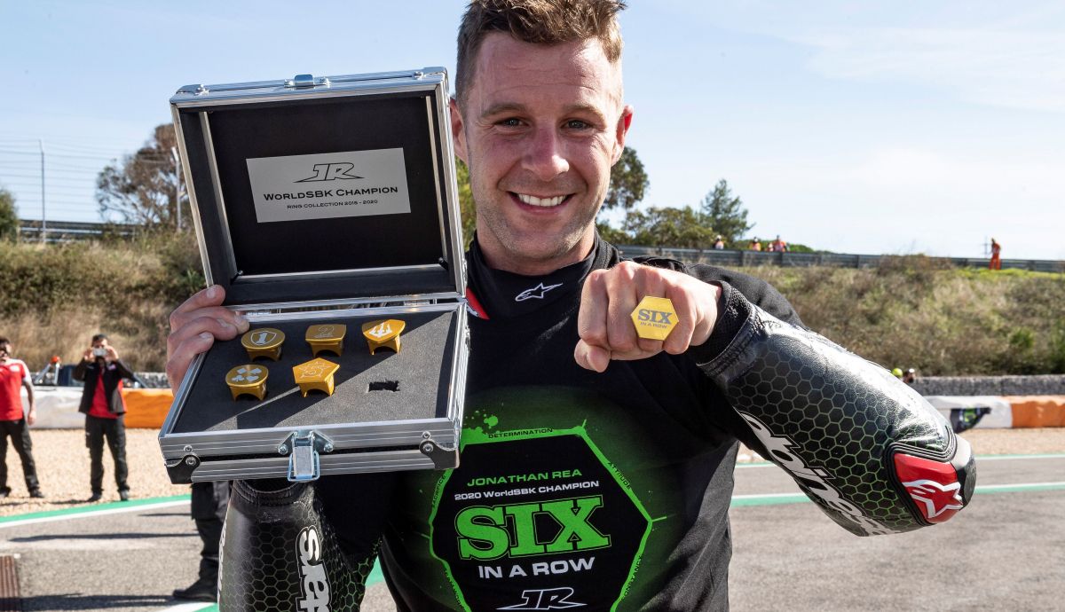 Jonathan Rea con su sexto anillo de campeón del mundo Jonathan Rea con su sexto anillo de campeón del mundo