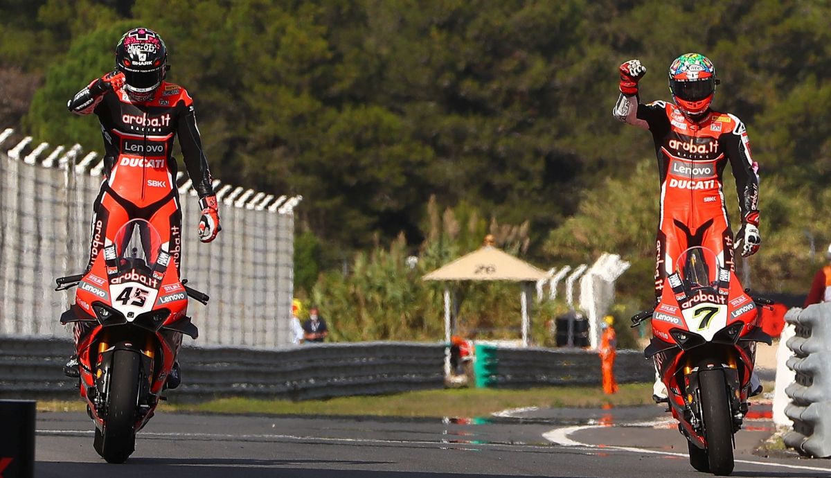 Scott Redding y Chaz Davies festejan el doblete de Ducati en la segunda carrera Scott Redding y Chaz Davies festejan el doblete de Ducati en la segunda carrera