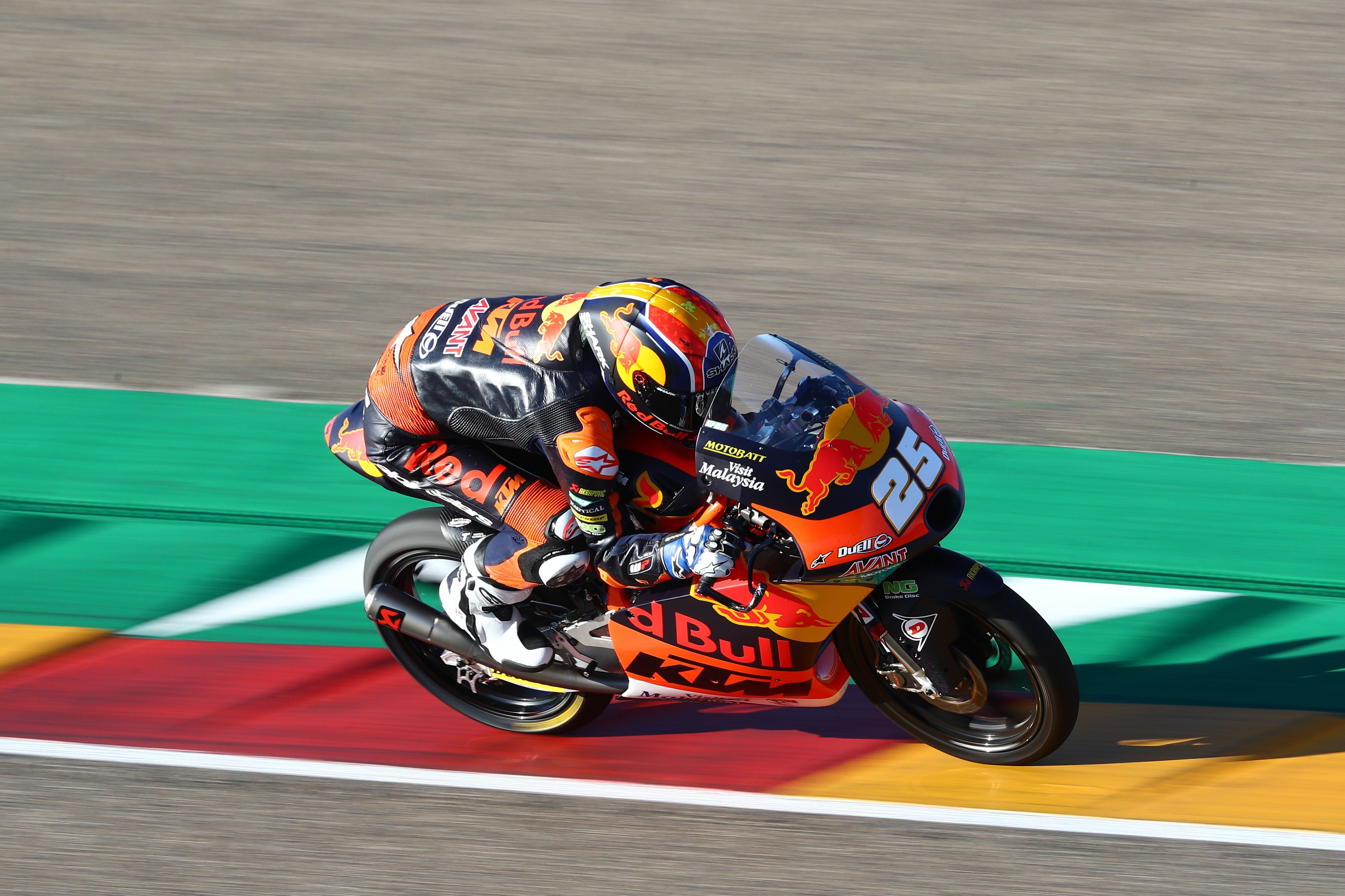 Raúl Fernández hace la pole en el Gran Premio de Teruel de Moto3.