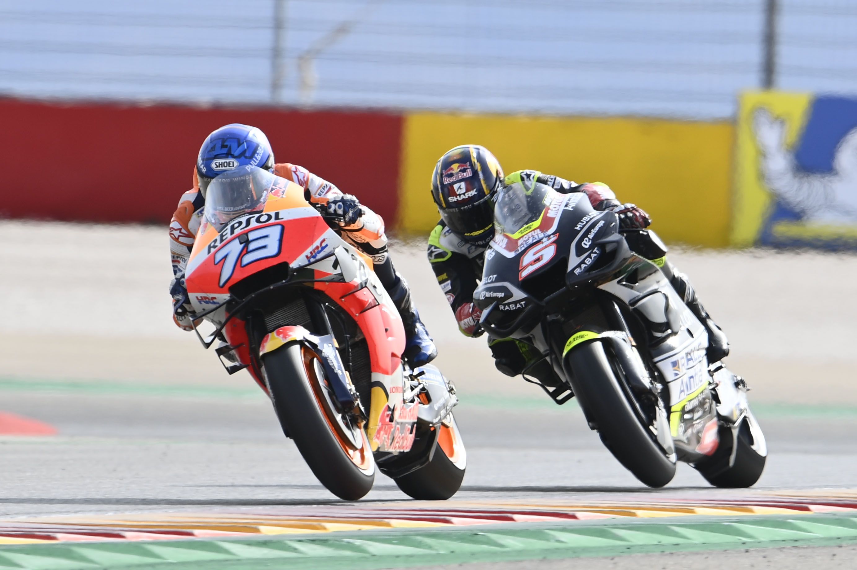 Álex Márquez rodaba por delante de Johann Zarco cuando se ha caído. 