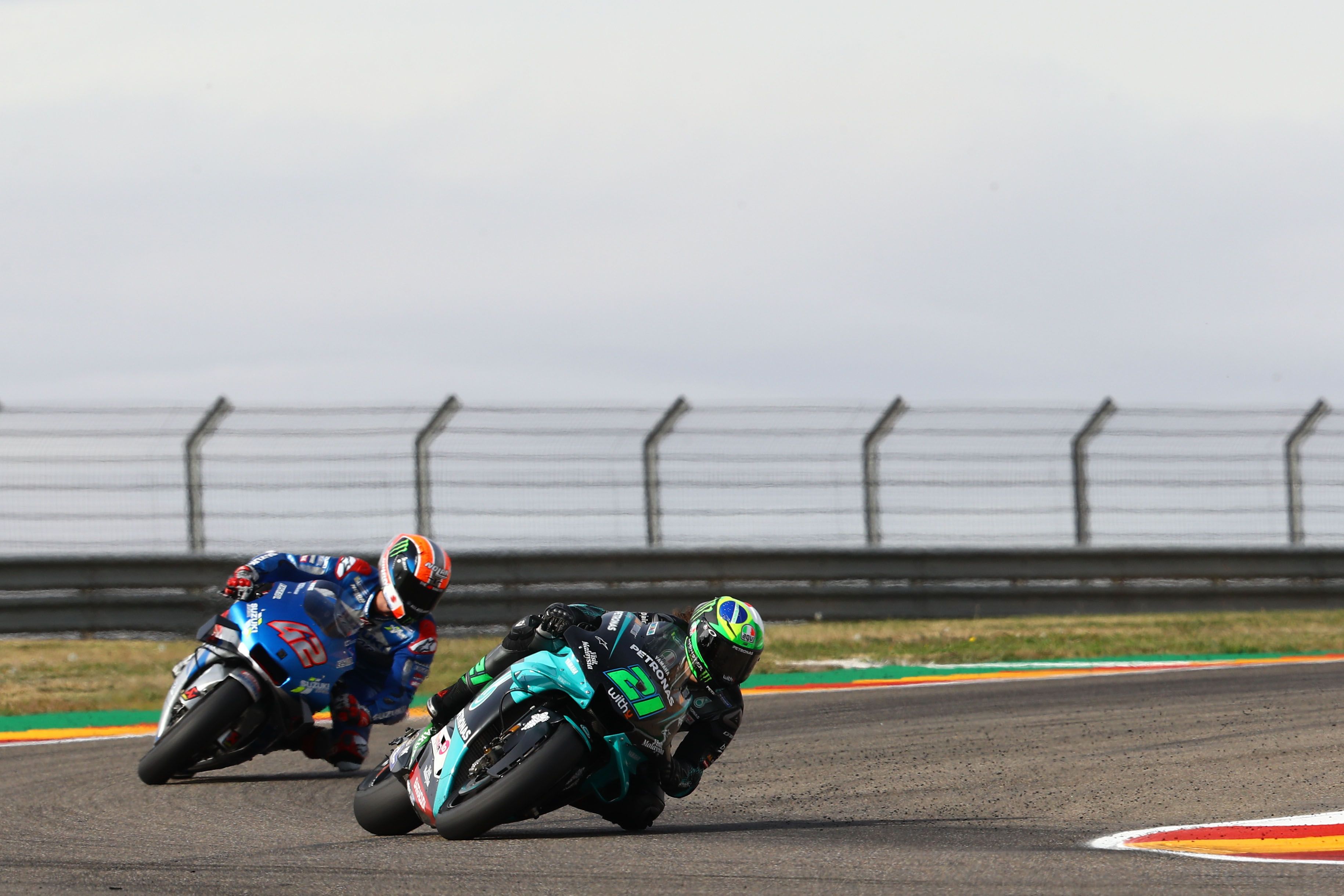 Álex Rins intenta pegarse a la rueda de Franco Morbidelli
