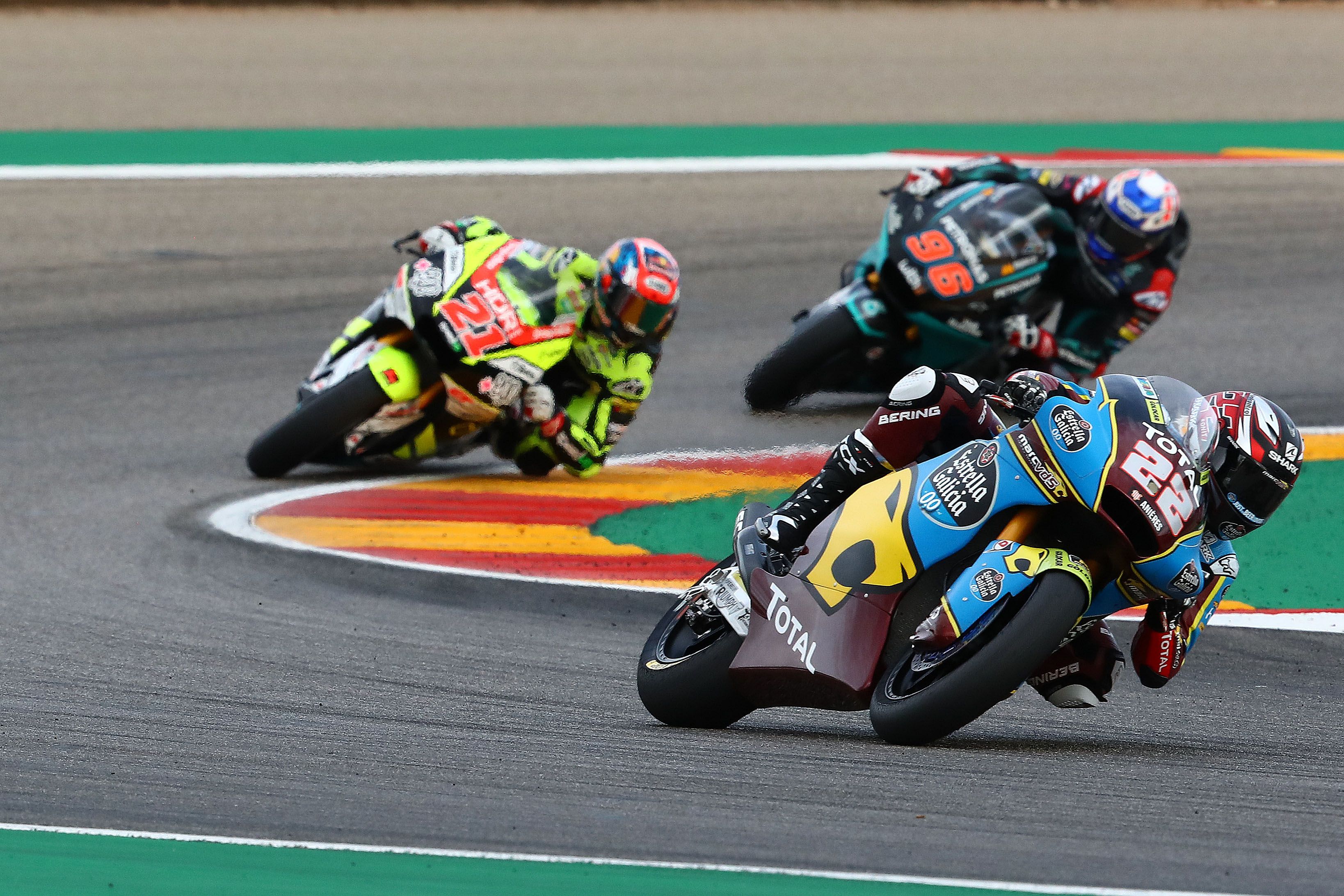 Sam Lowes se escapa de Fabio Di Giannantonio y Jake Dixon