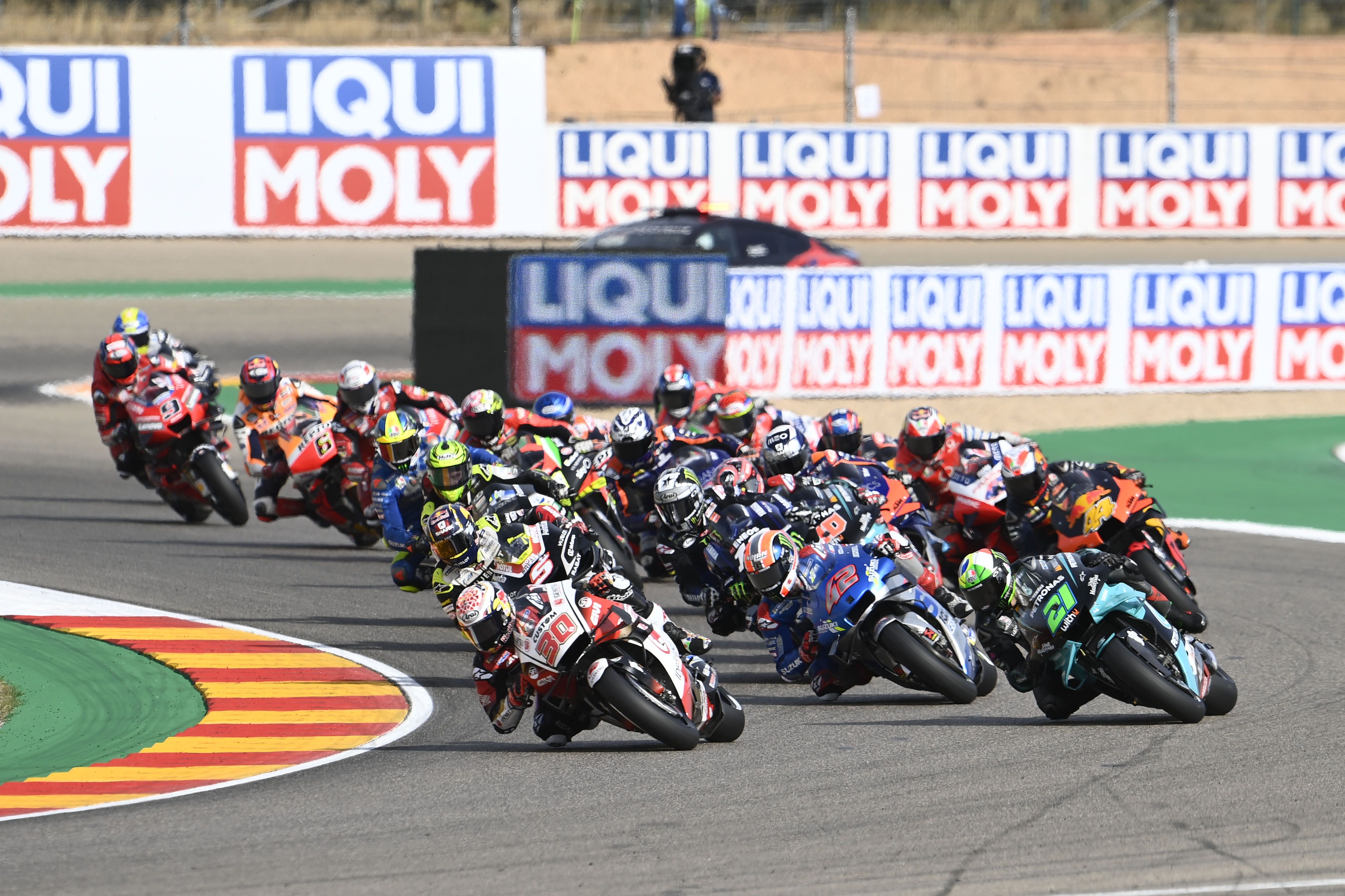 Takaaki Nakagami lidera al inicio ante Franco Morbidelli y Álex Rins