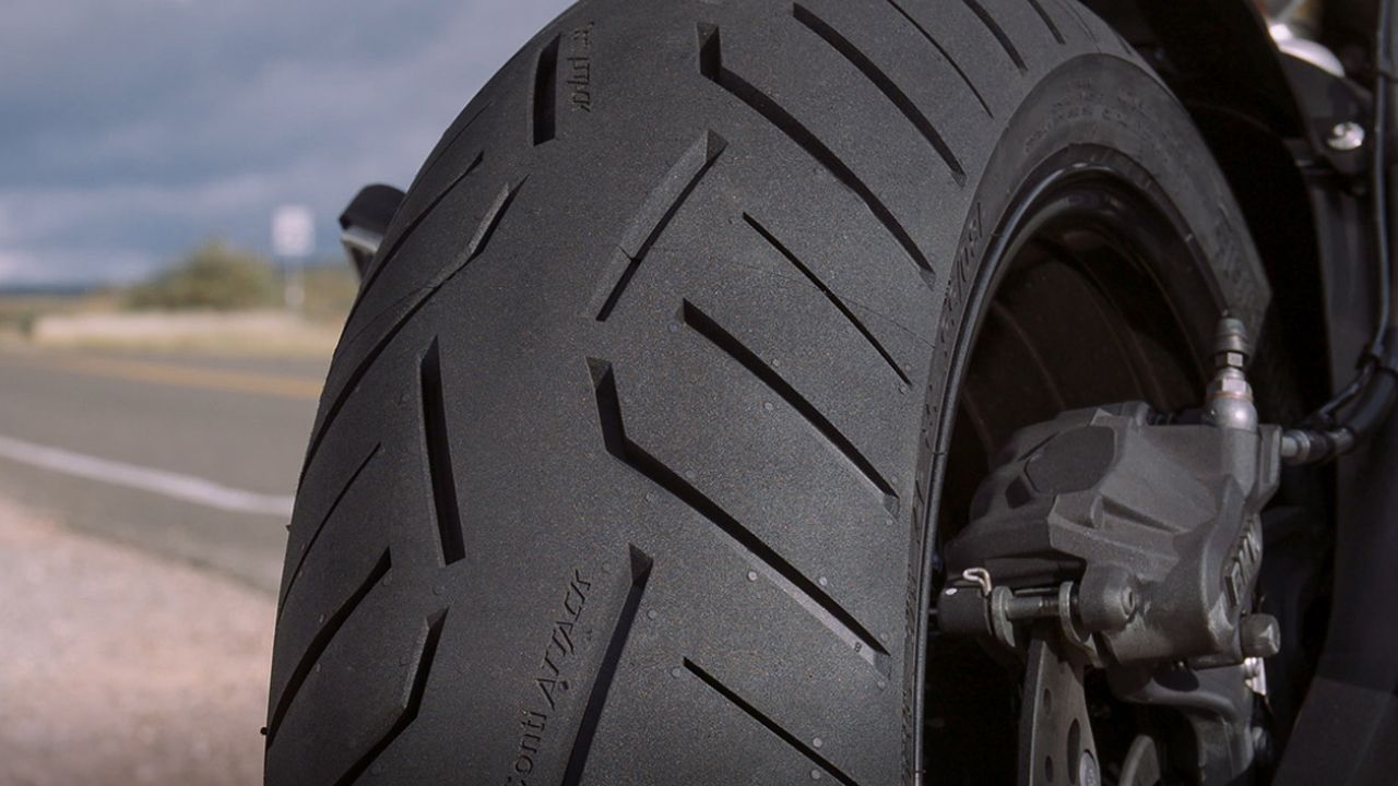 Cómo cambiar el neumático de tu moto