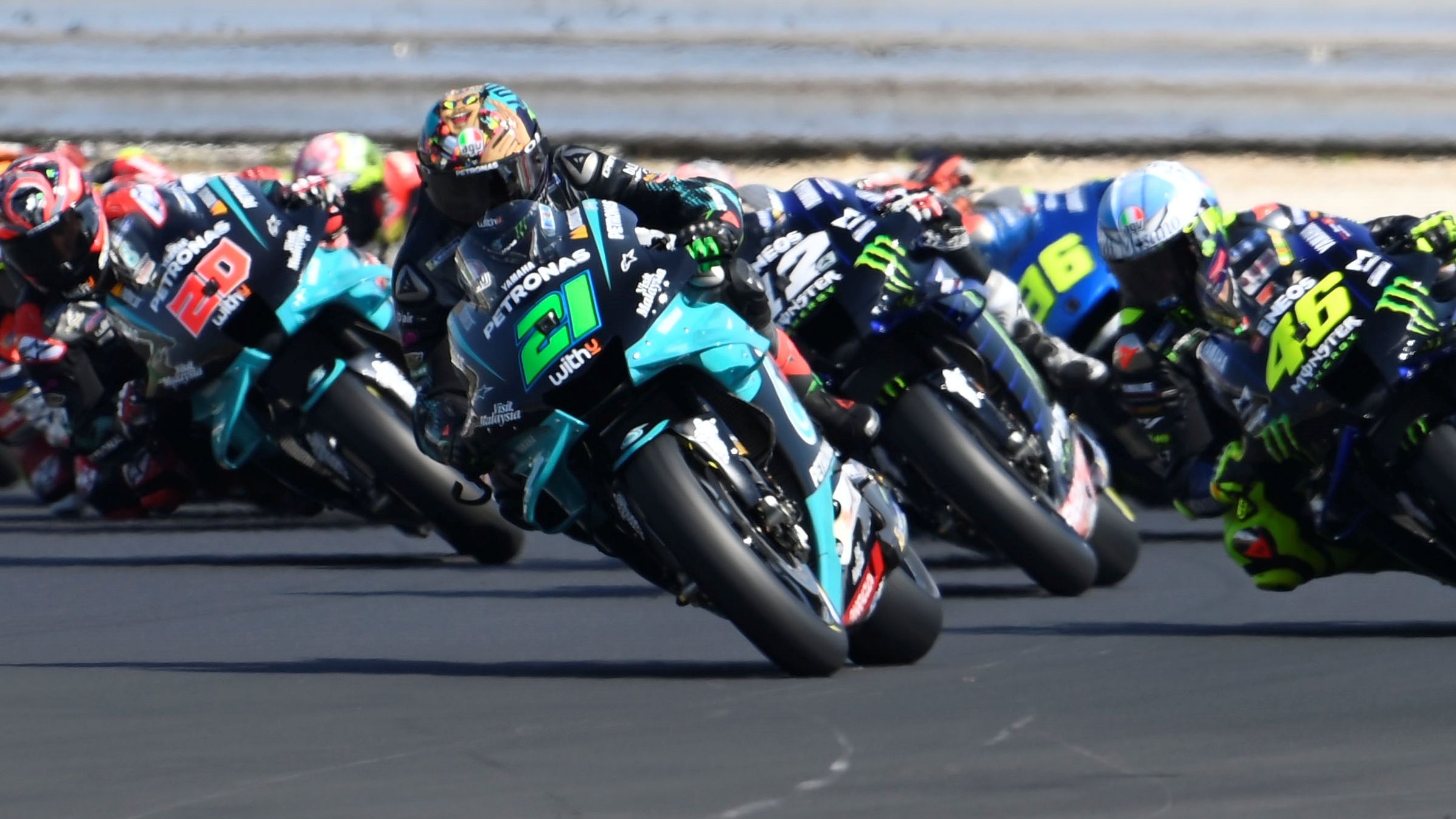 Franco Morbidelli lidera delante de las Yamaha de Valentino Rossi, Maverick Viñales y Fabio Quartararo