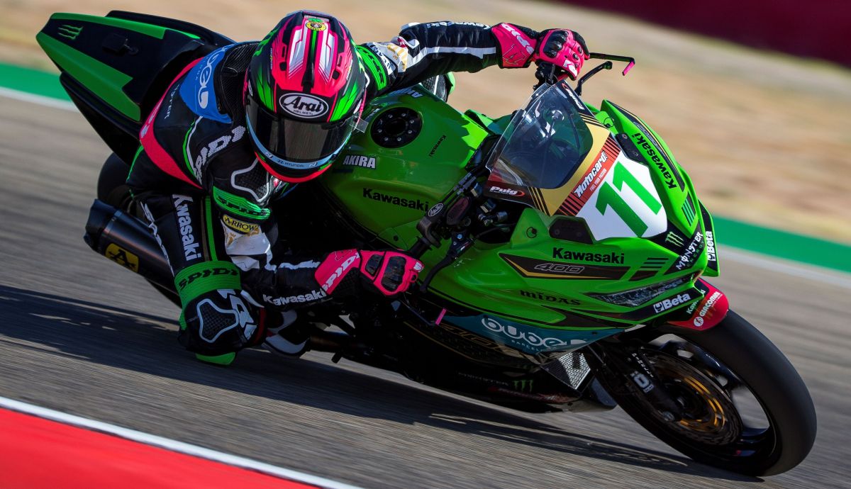 Ana Carrasco con su Kawasaki Ninja 400 del Team Provec