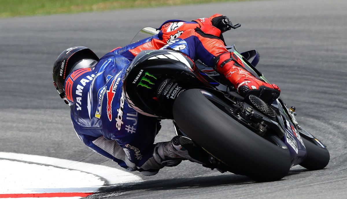 Jorge Lorenzo apenas se ha subido a la Yamaha Jorge Lorenzo apenas se ha subido a la Yamaha