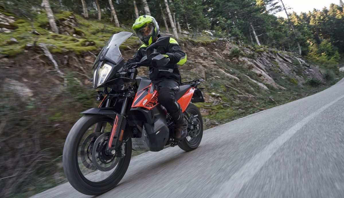 KTM Adventure 890R 2020 (15) KTM Adventure 890R 2020 (15)