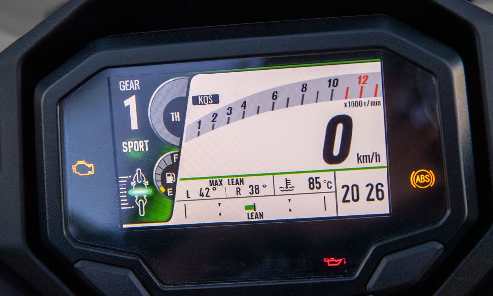 El cuadro de instrumentos de la Kawasaki NInja 1000SX es una pantalla TFT a color