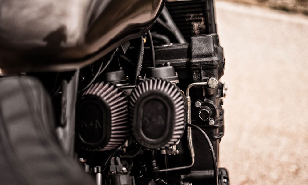 Los filtros de aire de la Triumph Trophy 1200 Throwback son KN