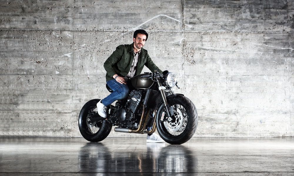 La Triumph Trophy 1200 Throwback y su creador José, alma de Too Hard Motor
