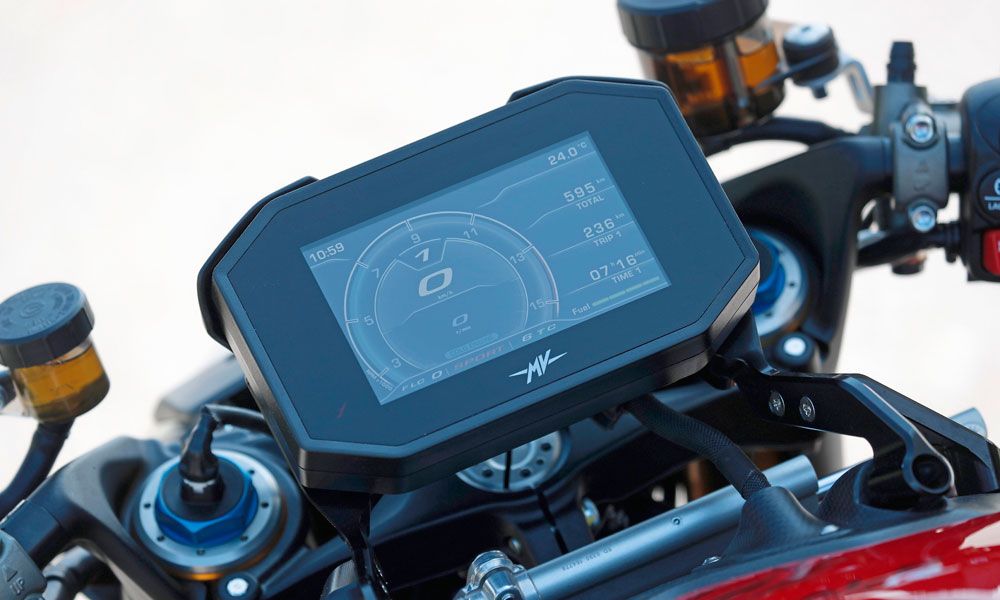 La MV Agusta Brutale 1000 RR tiene cuatro modos de conducción, y en el más pacífico, Rain, está entregando algo más de 160 CV de potencia, que se controlan con comodidad