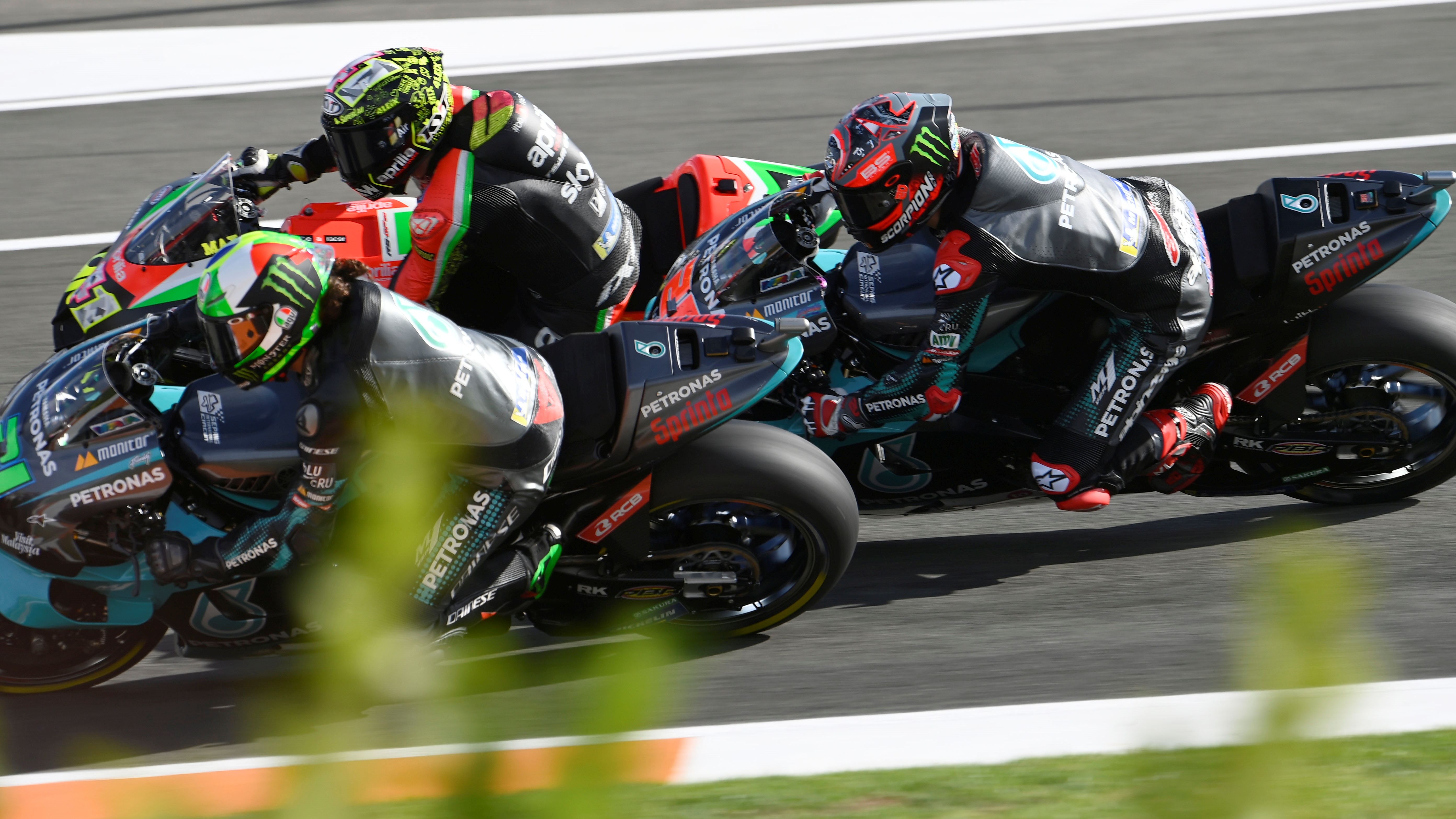 Fabio Quartararo busca hueco entre Franco Morbidelli y Aleix Espargaró
