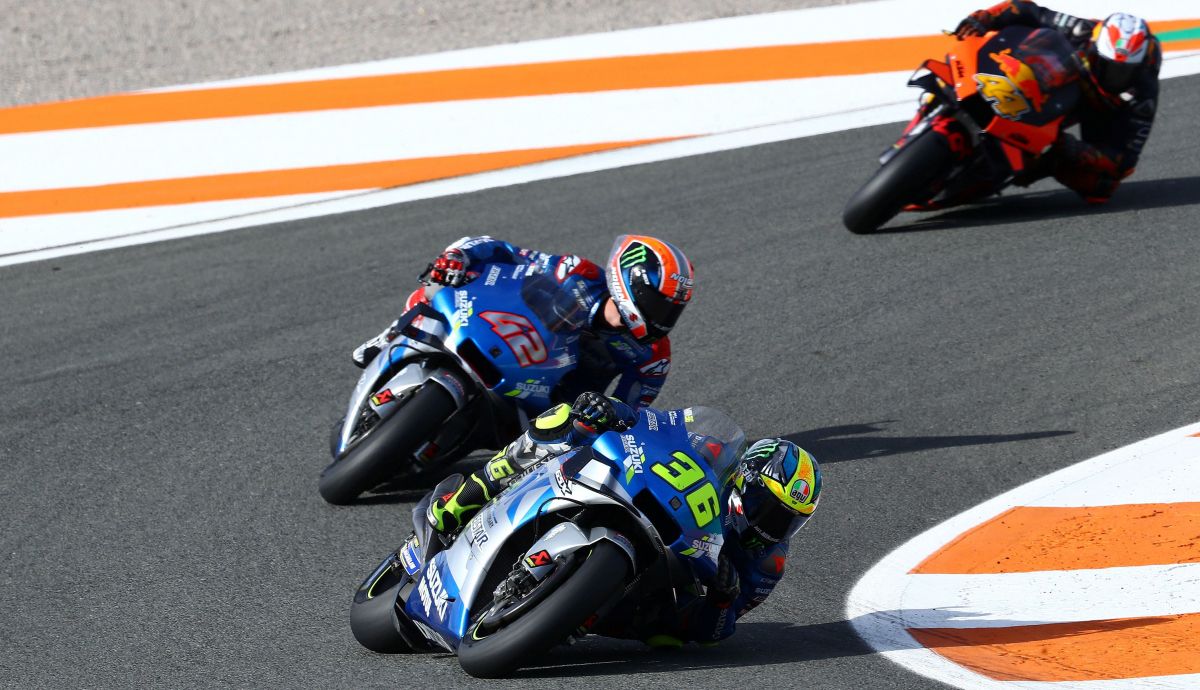 Joan Mir y Álex Rins seguidos por Pol Espargaró Joan Mir y Álex Rins seguidos por Pol Espargaró