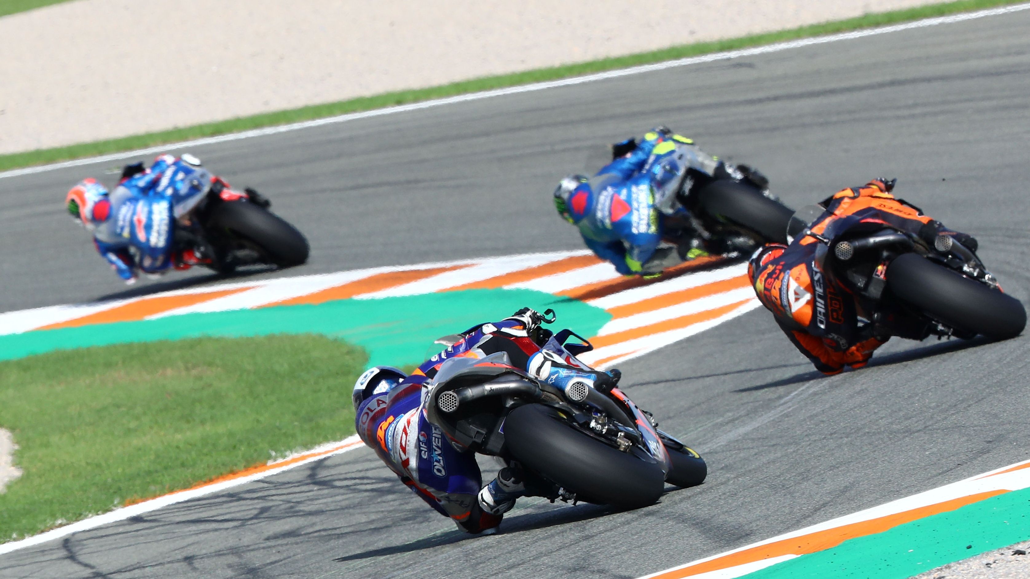 Miguel Oliveira persigue a Pol Espargaró, Joan Mir y Álex Rins